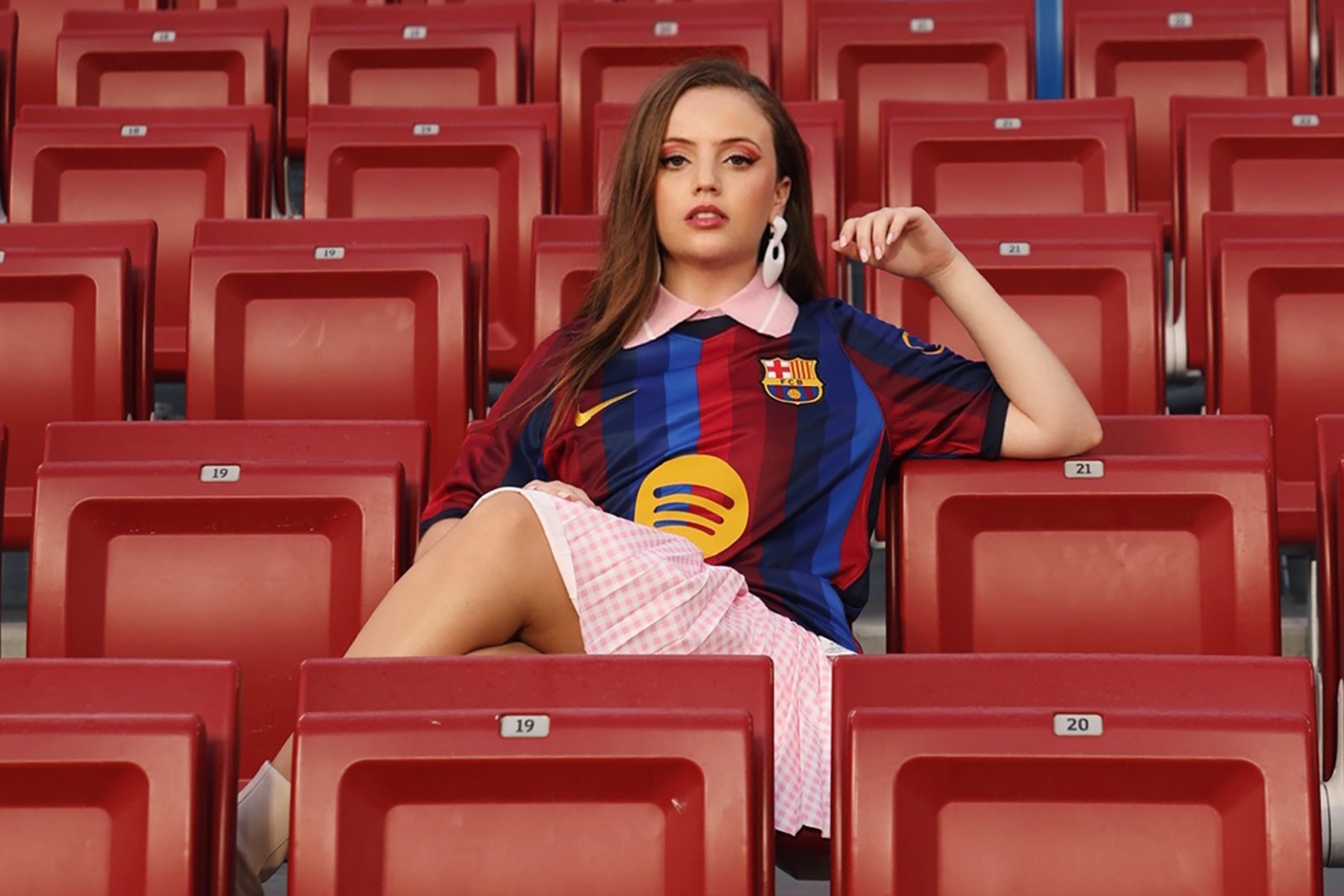 Asha estrena 'Rendez-vous' en el Camp Nou