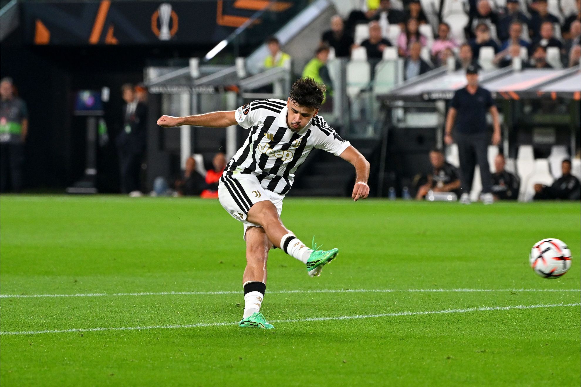 Alajbegovic golpea en su gol contra el NEC Nimega @juventusfc