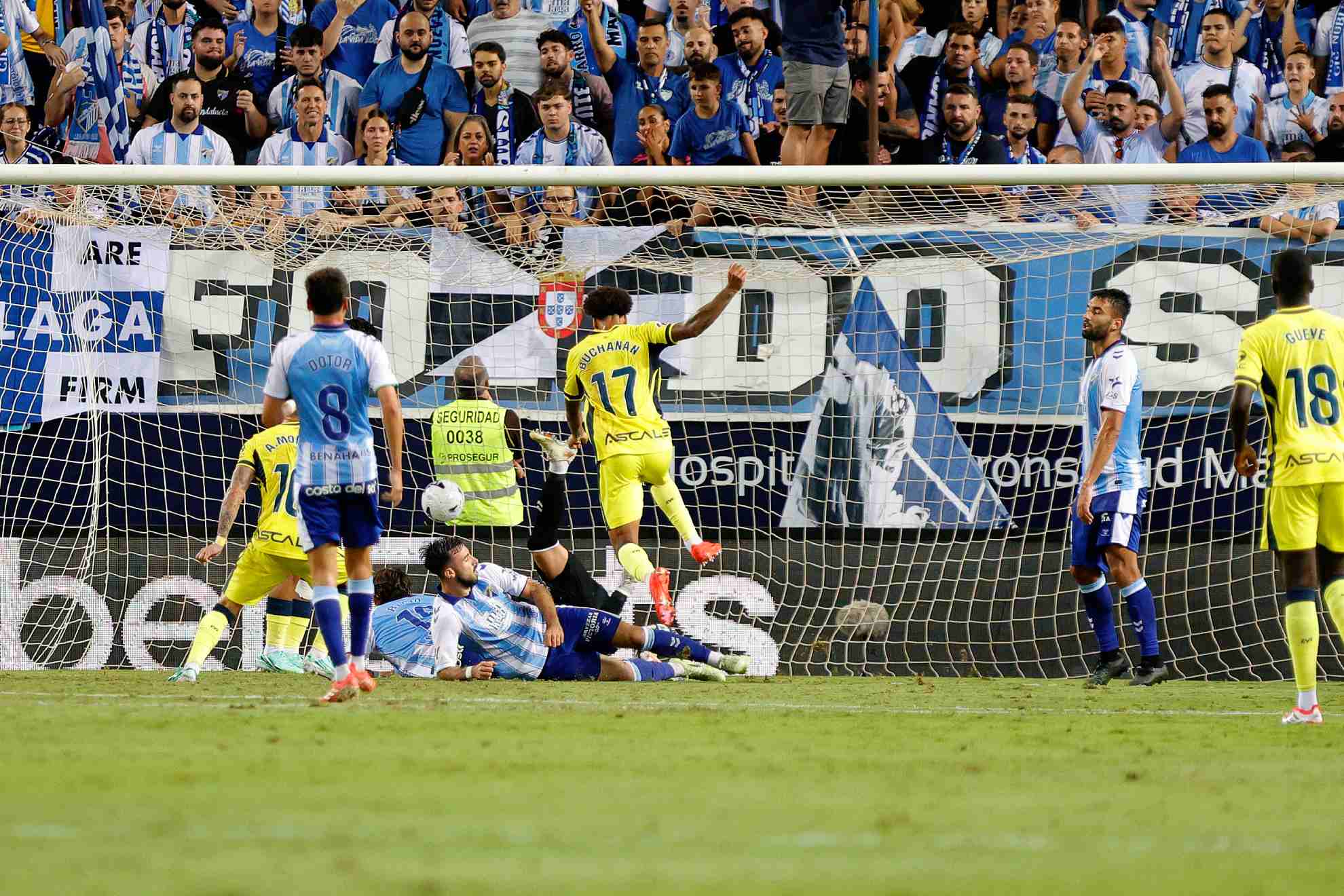 Moleiro anota el tanto del empate ante el Málaga MARILU BAEZ / MARCA