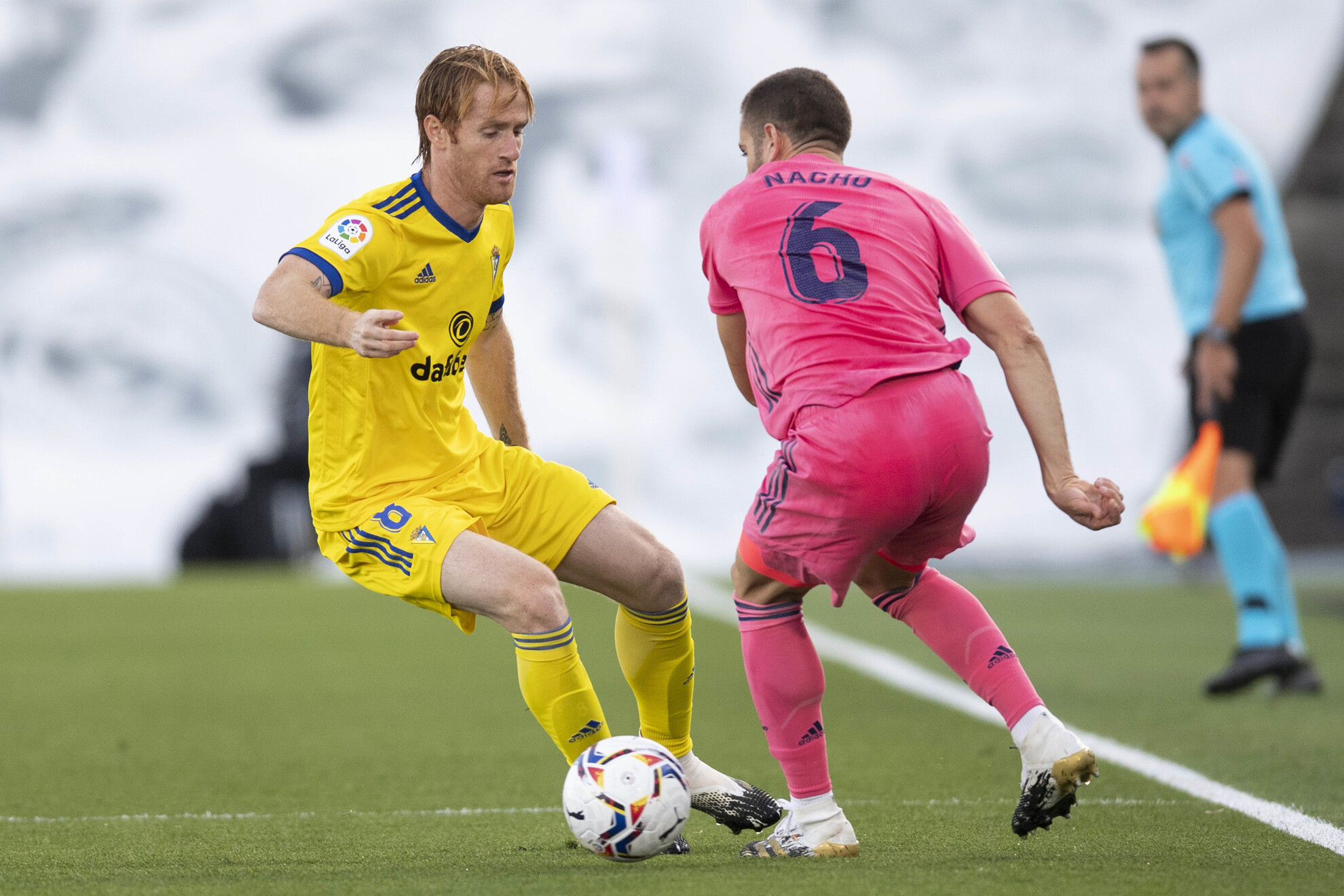 Álex y Nacho Fernández, durante un partido entre Real Madrid y Cádiz LALIGA