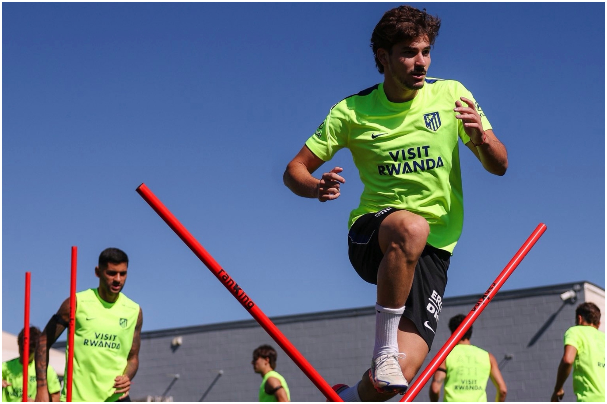 Julián Alvarez durante un entrenamiento con el Atlético de Madrid.