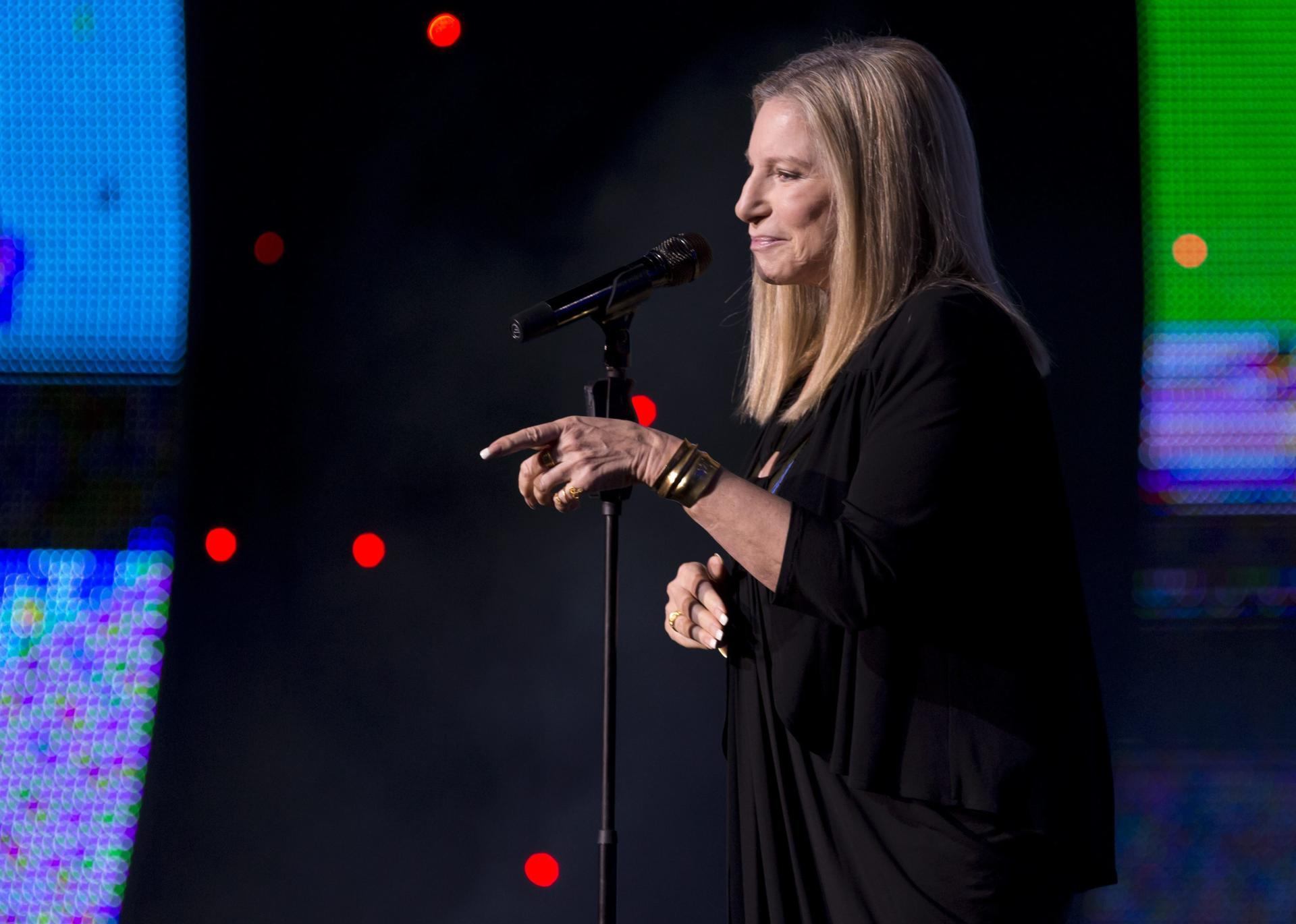 La cantante y actriz estadounidense Barbra Streisand. EFE/JIM HOLLANDER/ POOL JIM HOLLANDER / POOL