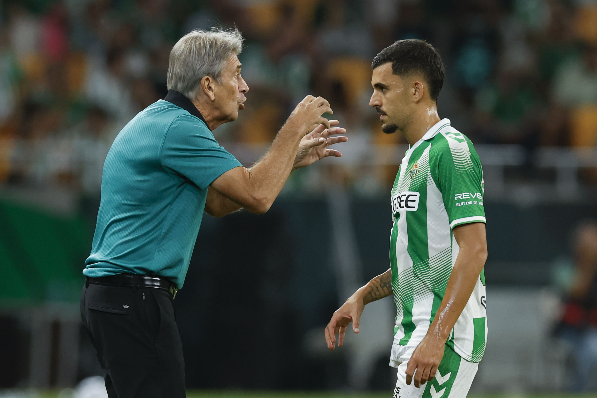 Pellegrini da indicaciones a Dani Ceballos EFE
