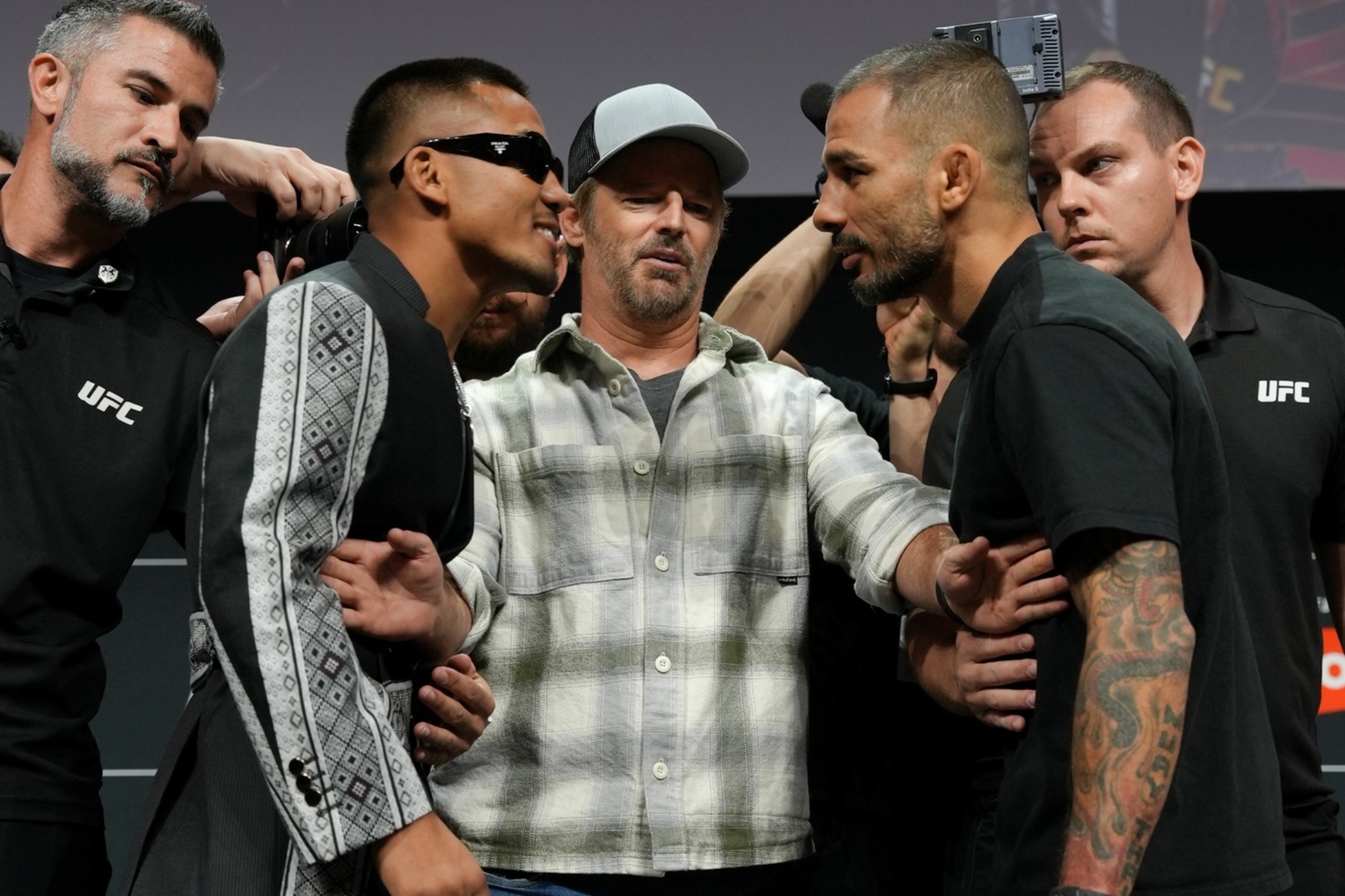 Careo oficial entre Alexandre Pantoja y Joshua Van. UFC.