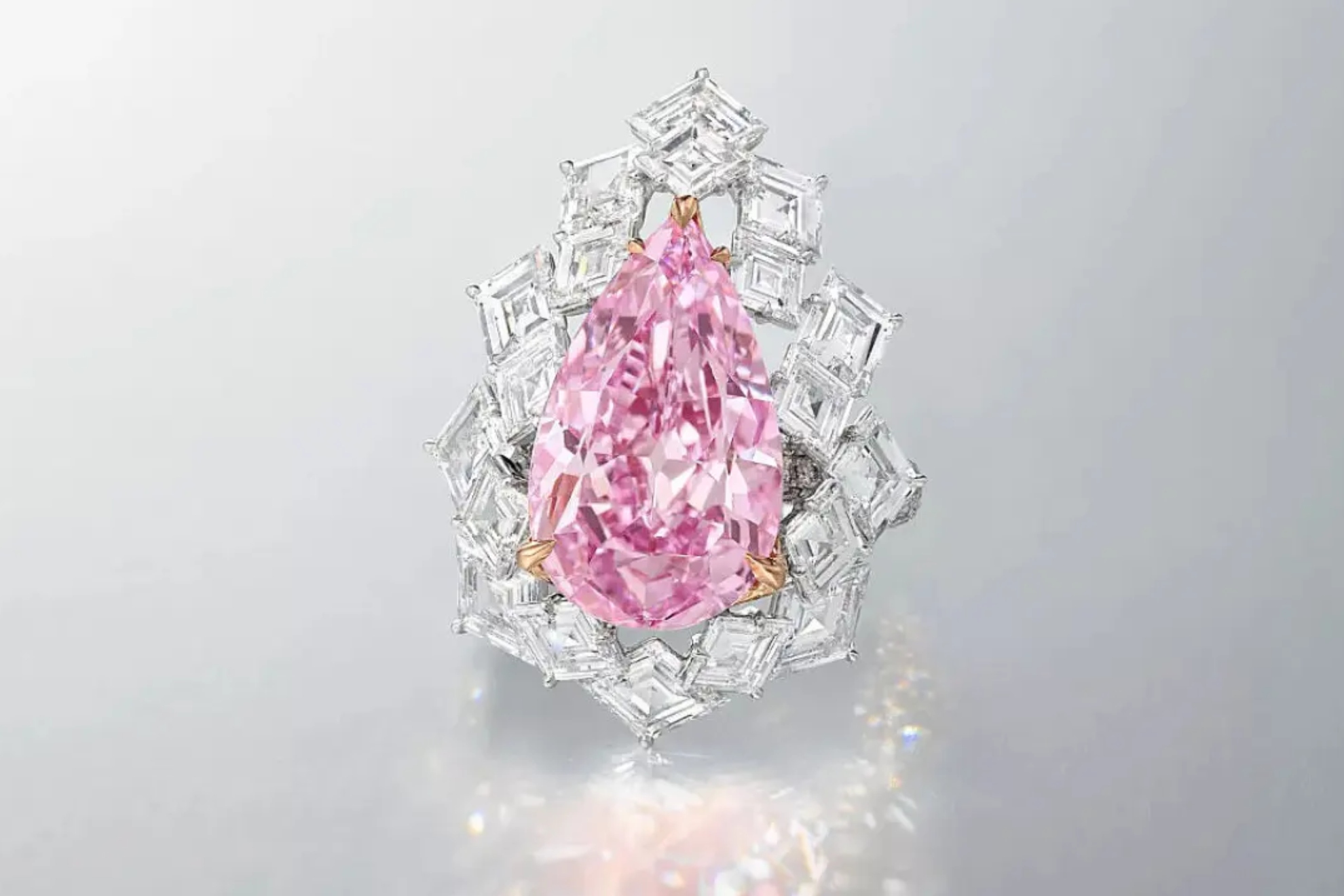 Un diamante rosa púrpura de 12 millones de dólares liderará la gran subasta de Christie’s en Hong Kong Christie’s