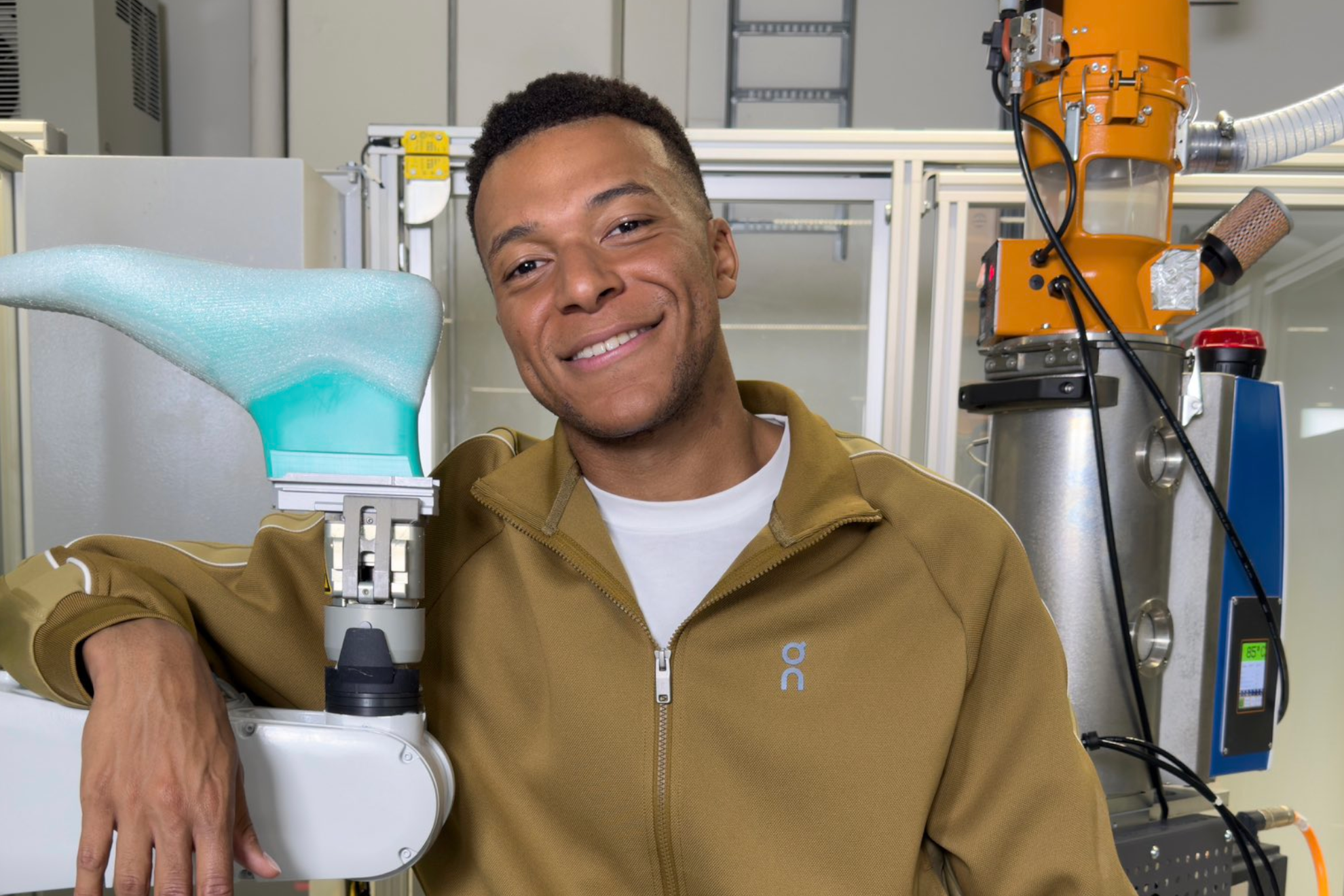 Kylian Mbappé ficha por la marca suiza On X: @KMbappe