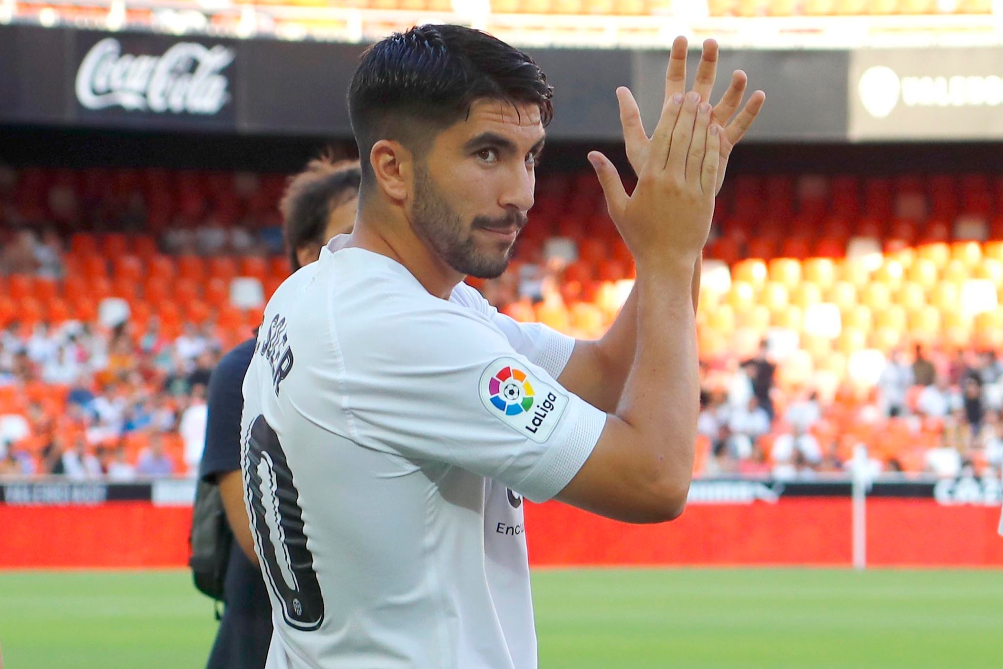 Carlos Soler, en la presentación del Valencia en Mestalla, en verano de 2022. JOSE ANTONIO SANZ
