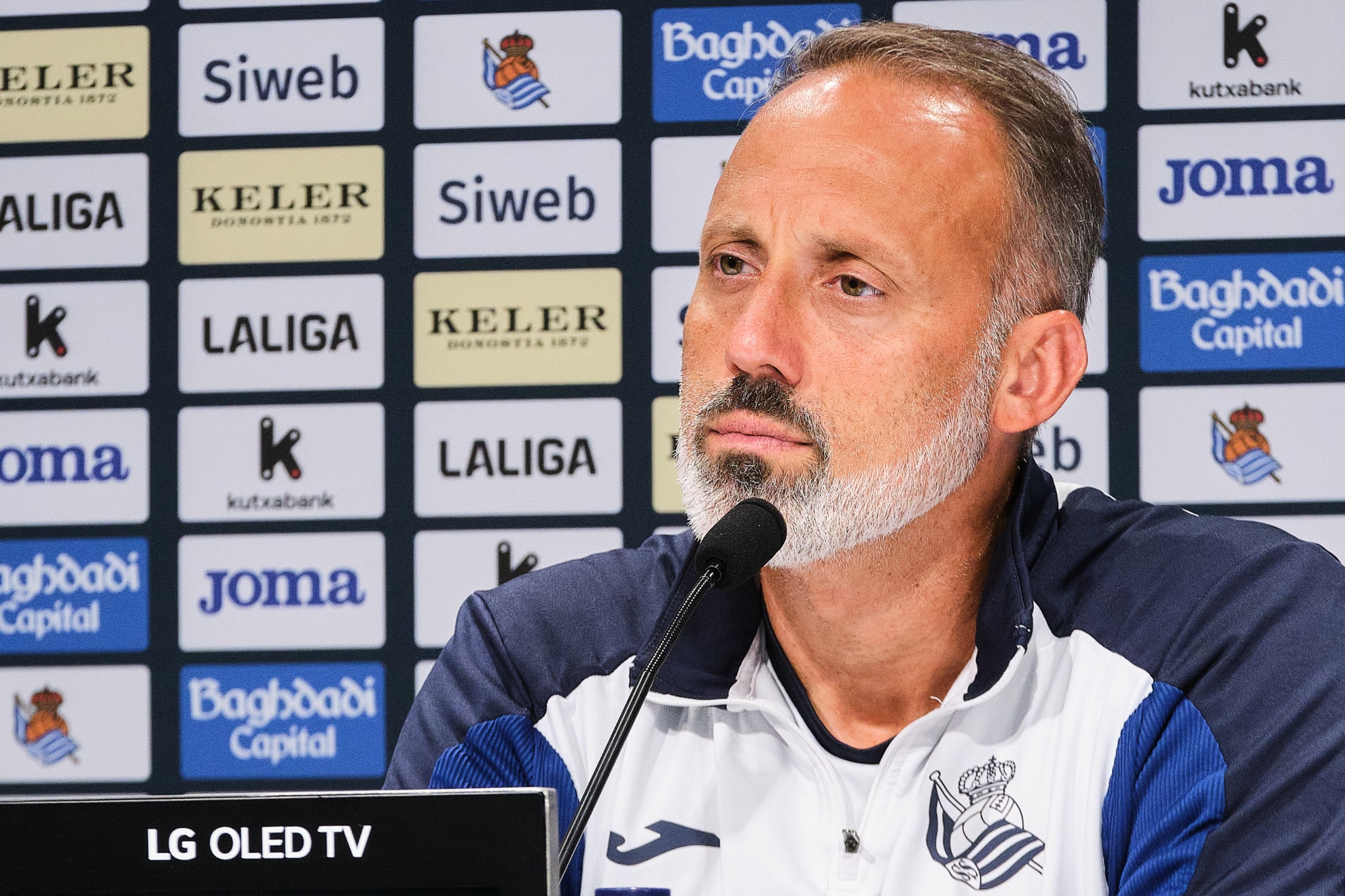 Pellegrino Matarazzo escucha una cuestión en la rueda de prensa. REAL SOCIEDAD