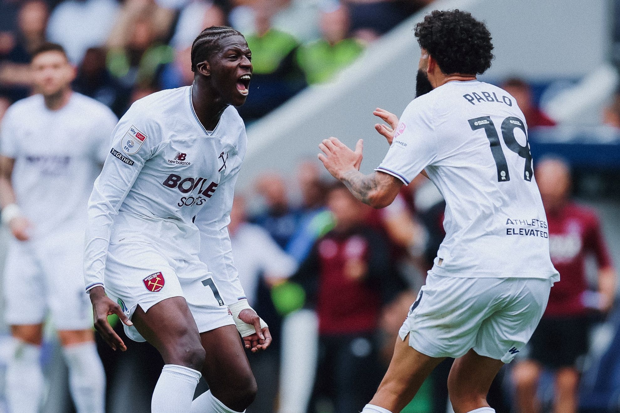 Kanté y Pablo celebran el 2-1 del West Ham @WestHam