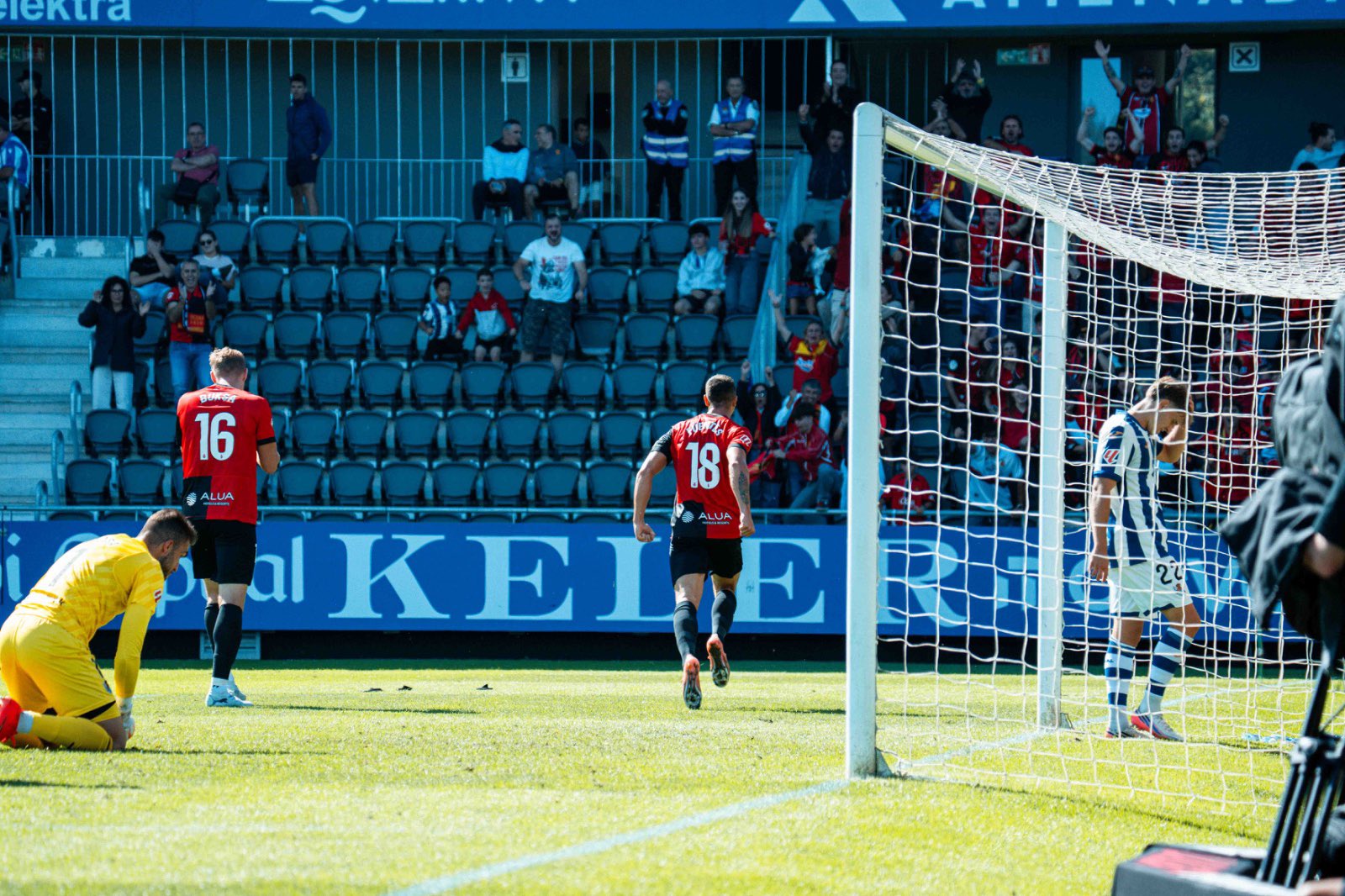 Adri Fuentes, celebrando su gol al Sanse. RCD MALLORCA
