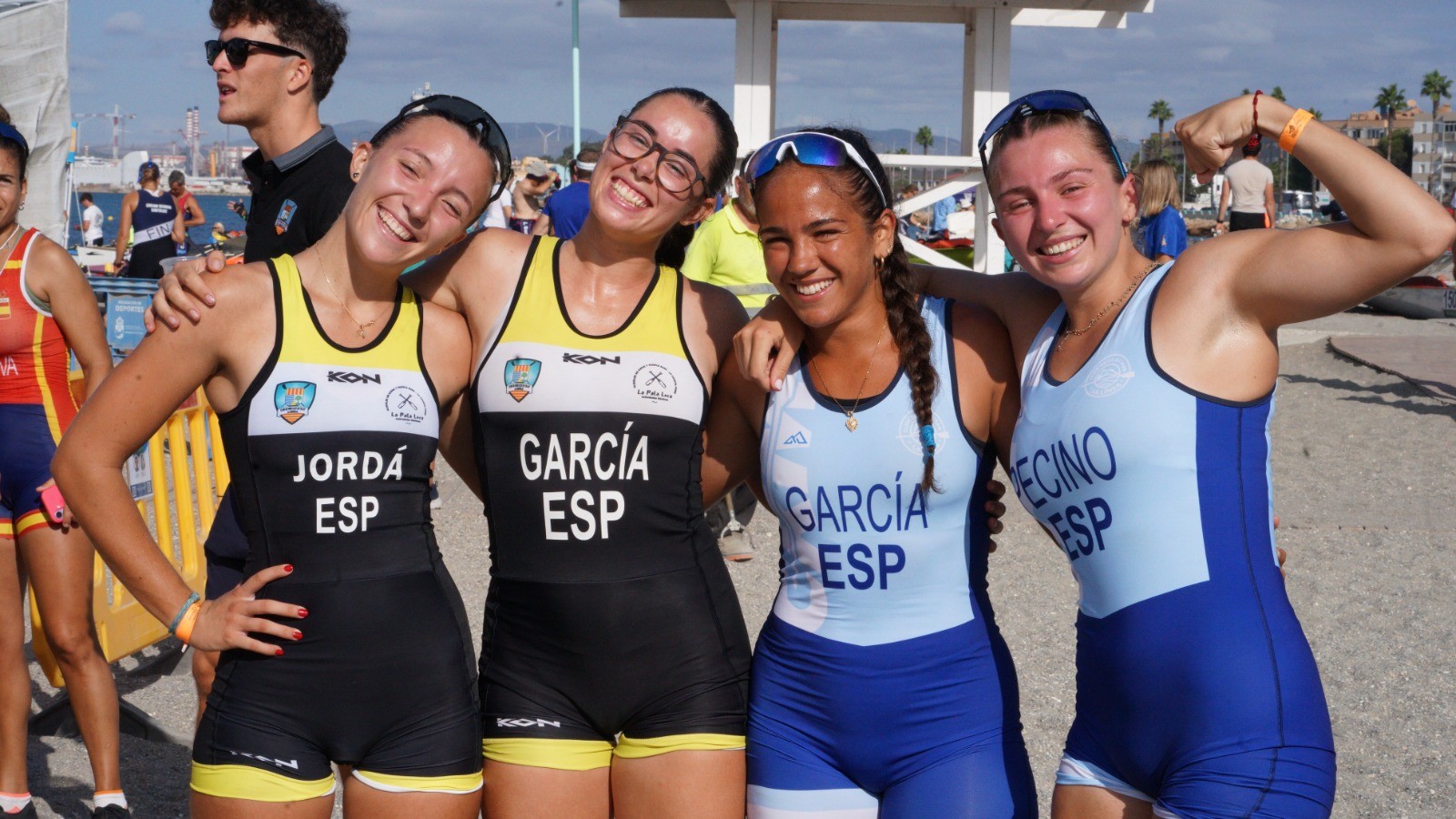 Las españolas celebran la plata y el bronce europeos en remo de mar.