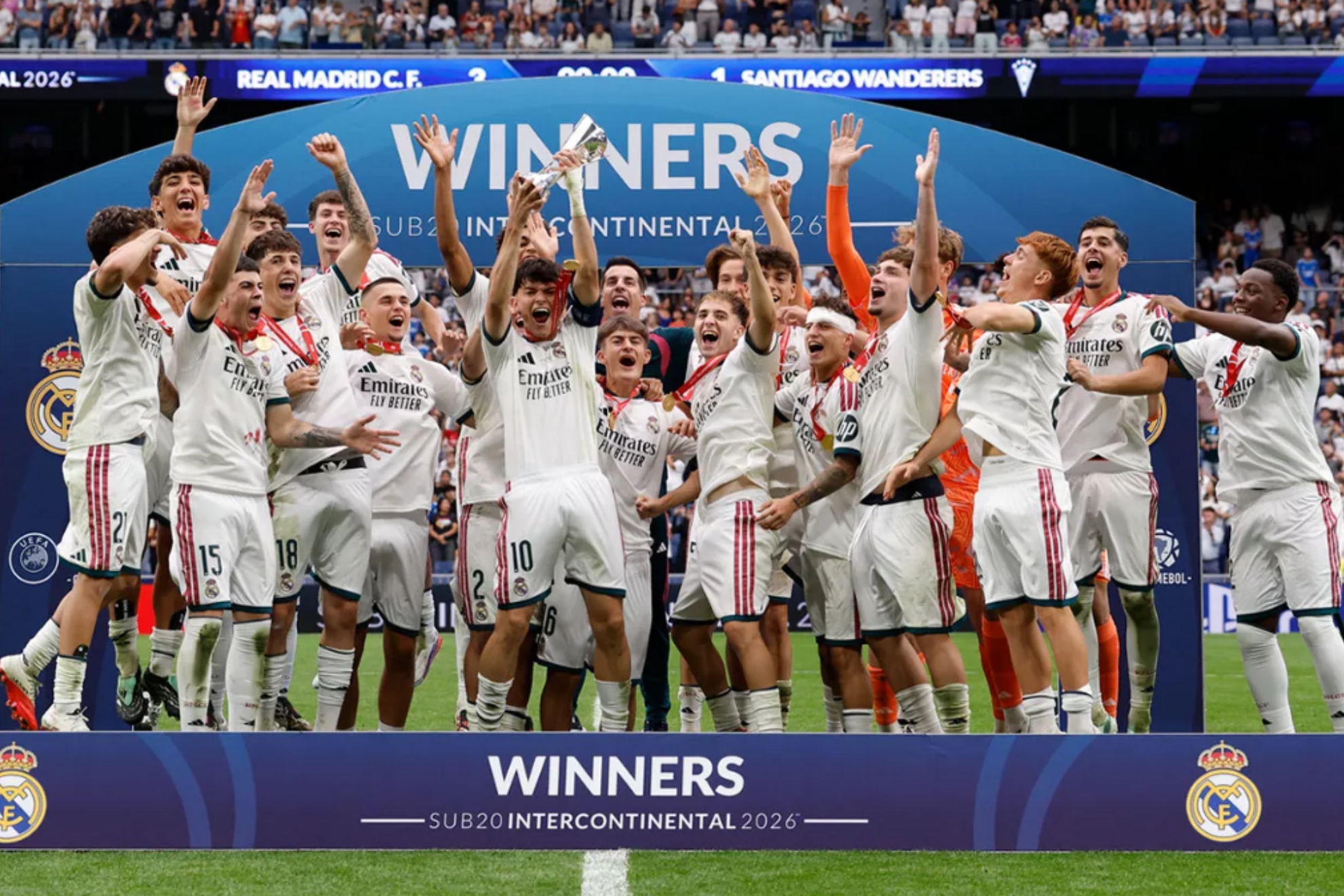 Los jugadores del Madrid celebran la Intercontinental sub 20 conquistada. REALMADRID.COM