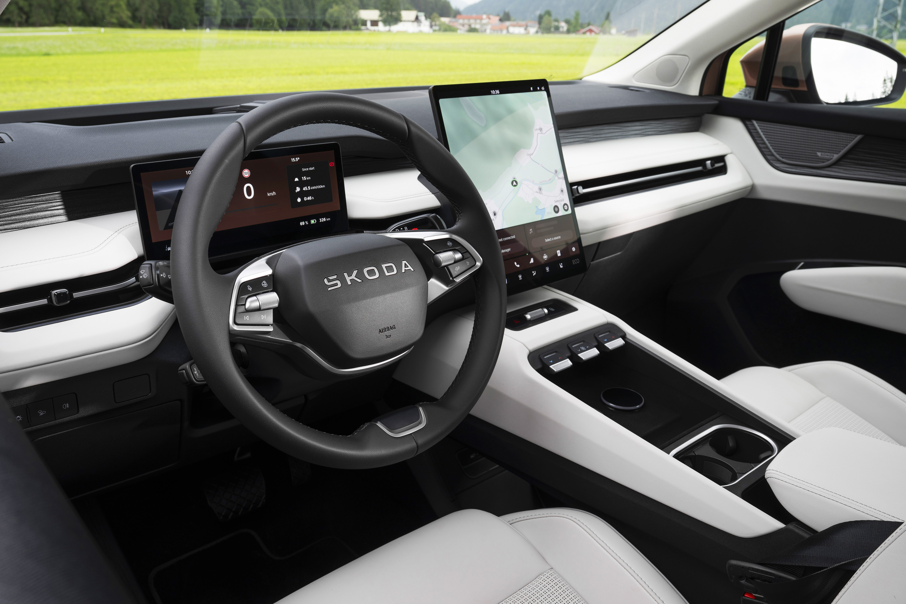 En el Interior del Skoda Peaq destaca la pantalla principal de 14 pulgadas