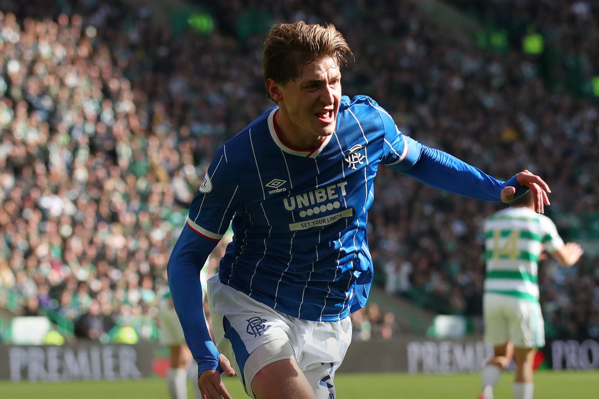 Naderi celebra el gol de la victoria del Rangers en Old Firm @RangersFC