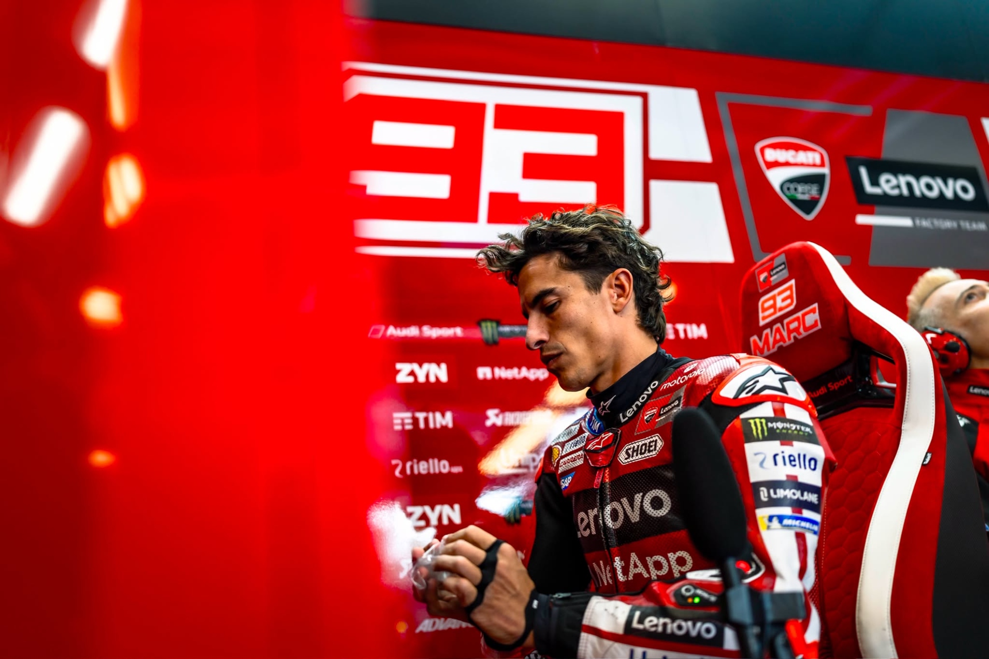 Marc Márquez, en su box. DUCATI