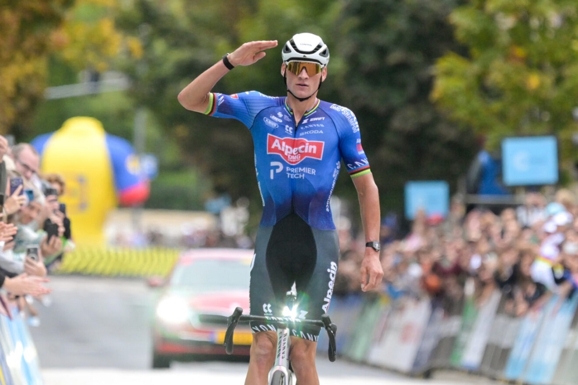 Van der Poel, celebrando su victoria.