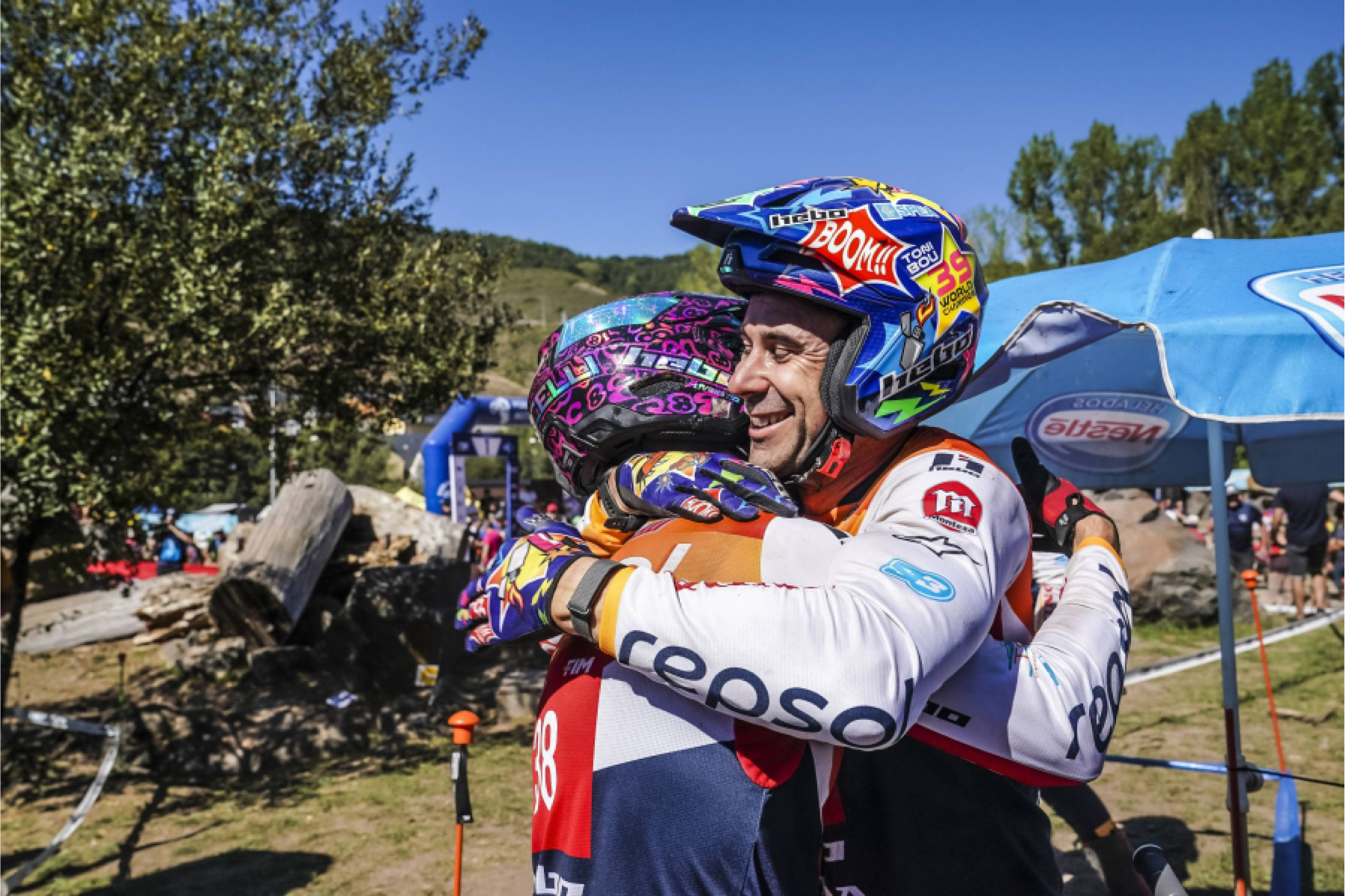 Toni Bou y Gabriel Marcelli celebrando sus victorias en Pobladura de Regueras. Honda HRC.