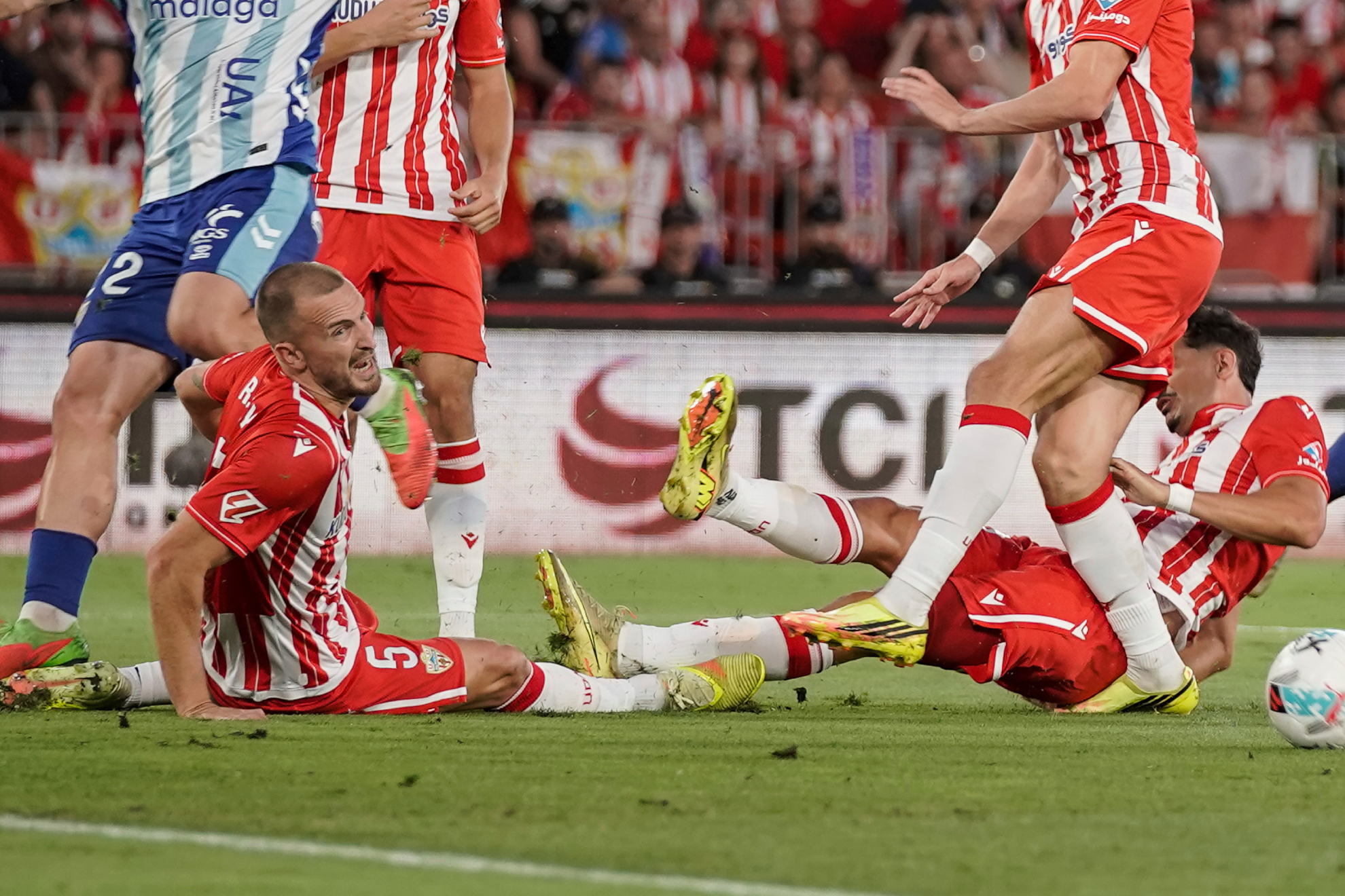 Rodri Ely, en el Almería-Málaga de la final de los 'playoffs'. CURRO VALLEJO