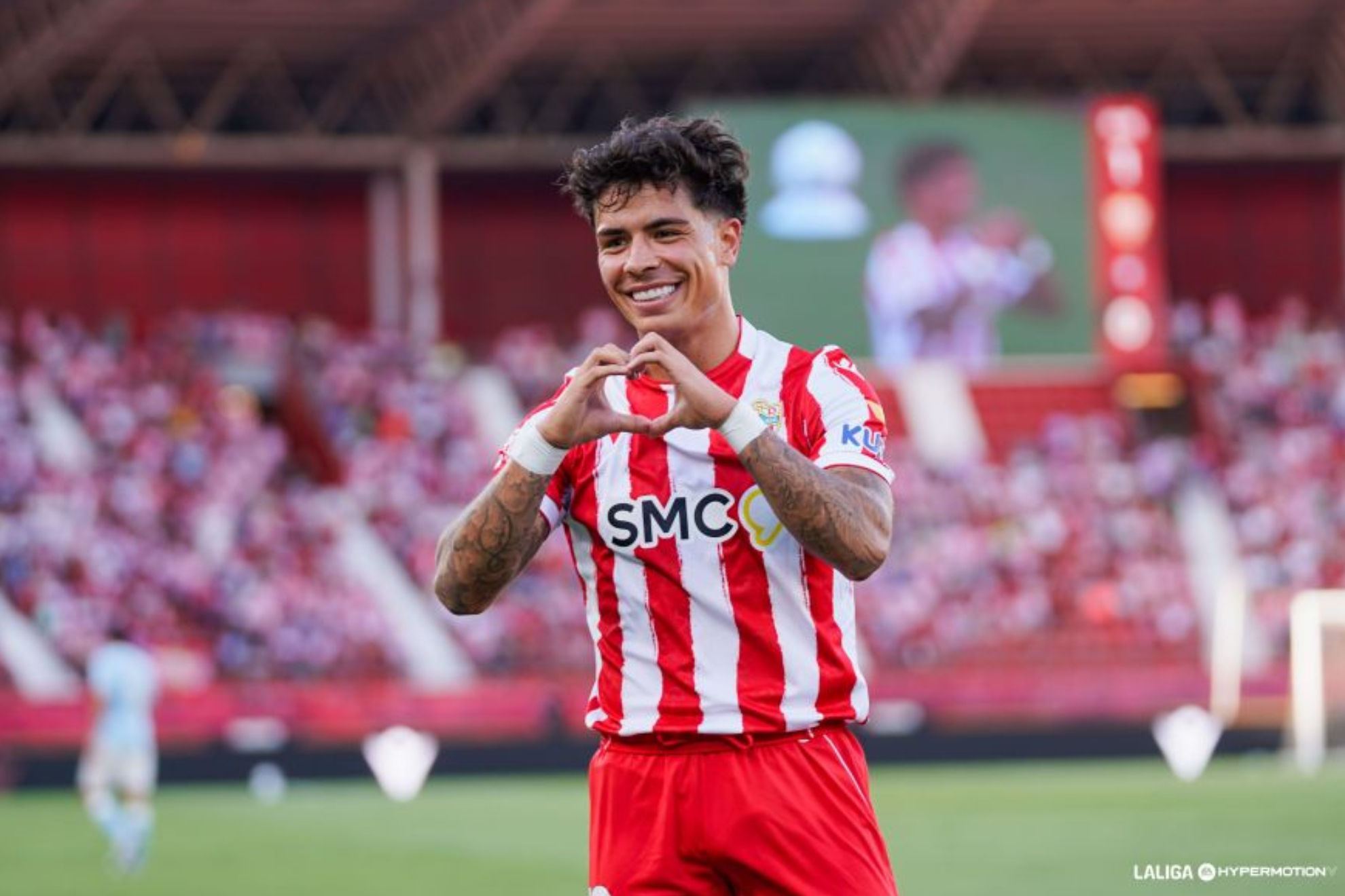 Nico Melamed celebra el primer gol del Almería. LALIGA