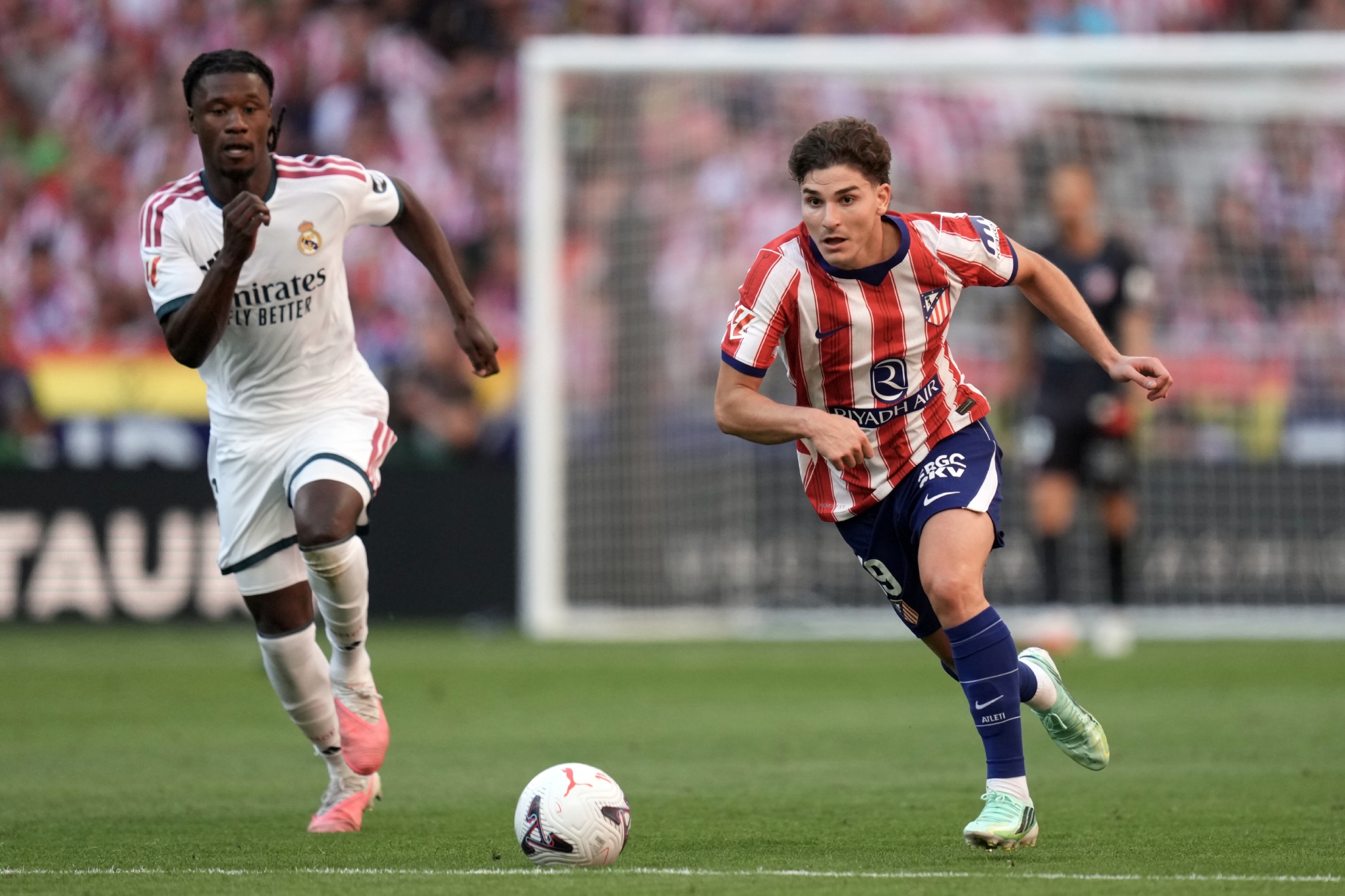 Julián Alvarez, durante el derbi. LAPRESSE