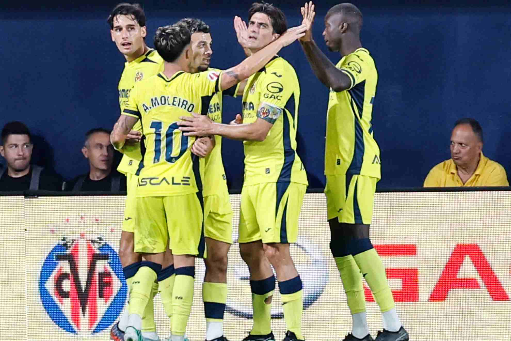 Los jugadores del Villarreal celebran uno de sus goles ante el Levante EFE