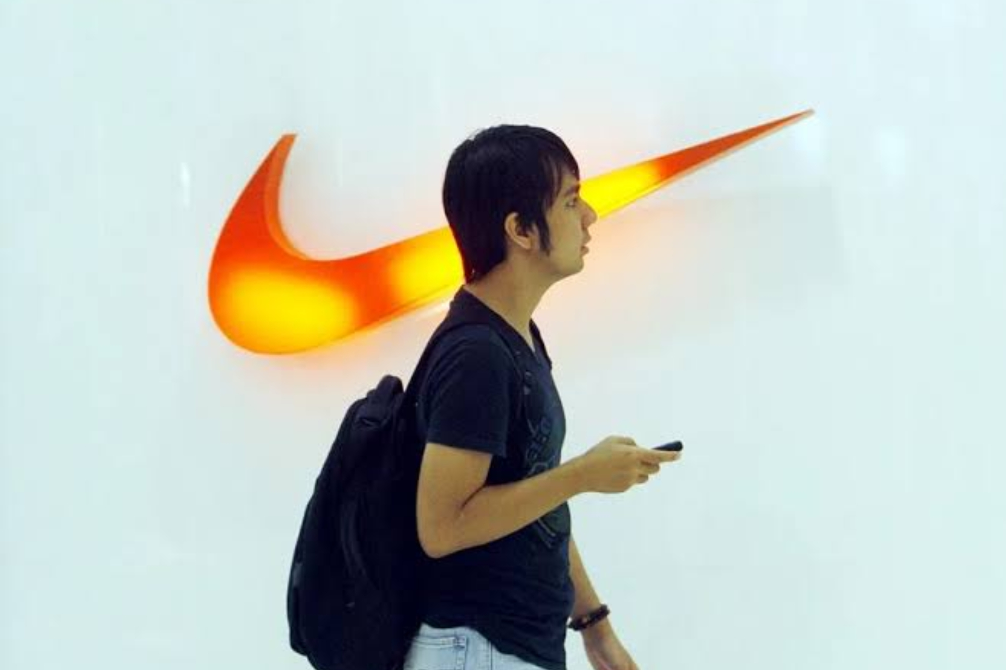 NIKE