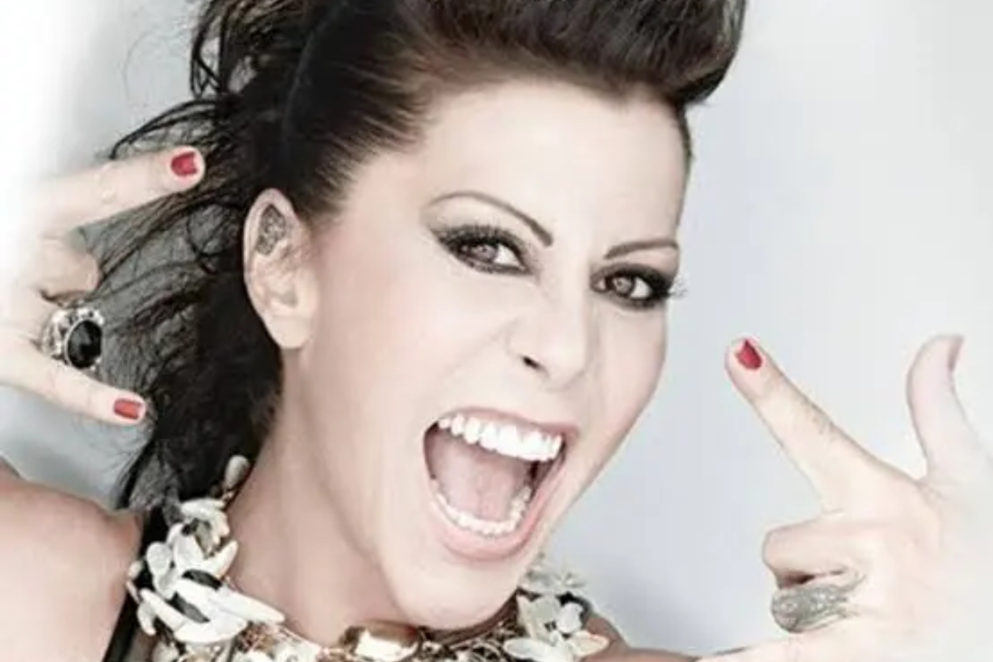 Alejandra Guzman. RRSS A. G.