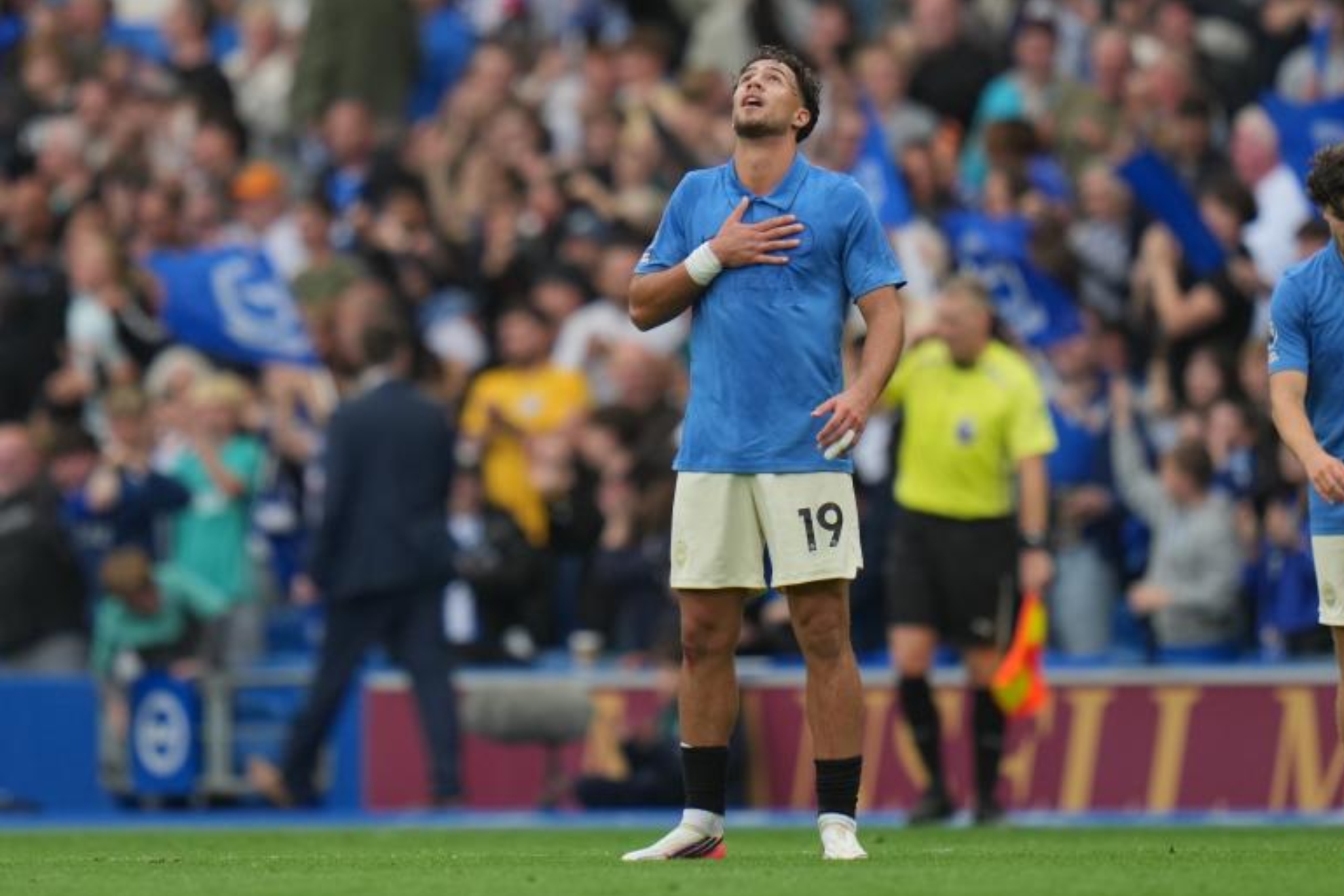 Charalampos Kostoulas celebra su gol contra el Arsenal. LAPRESSE