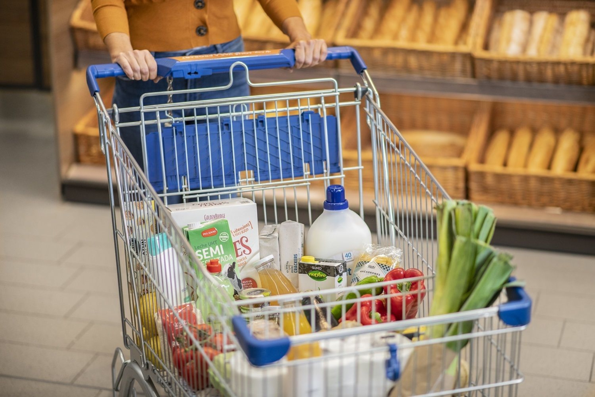 La cesta de la compra: productos que se encarecen y otros que bajan. rrss