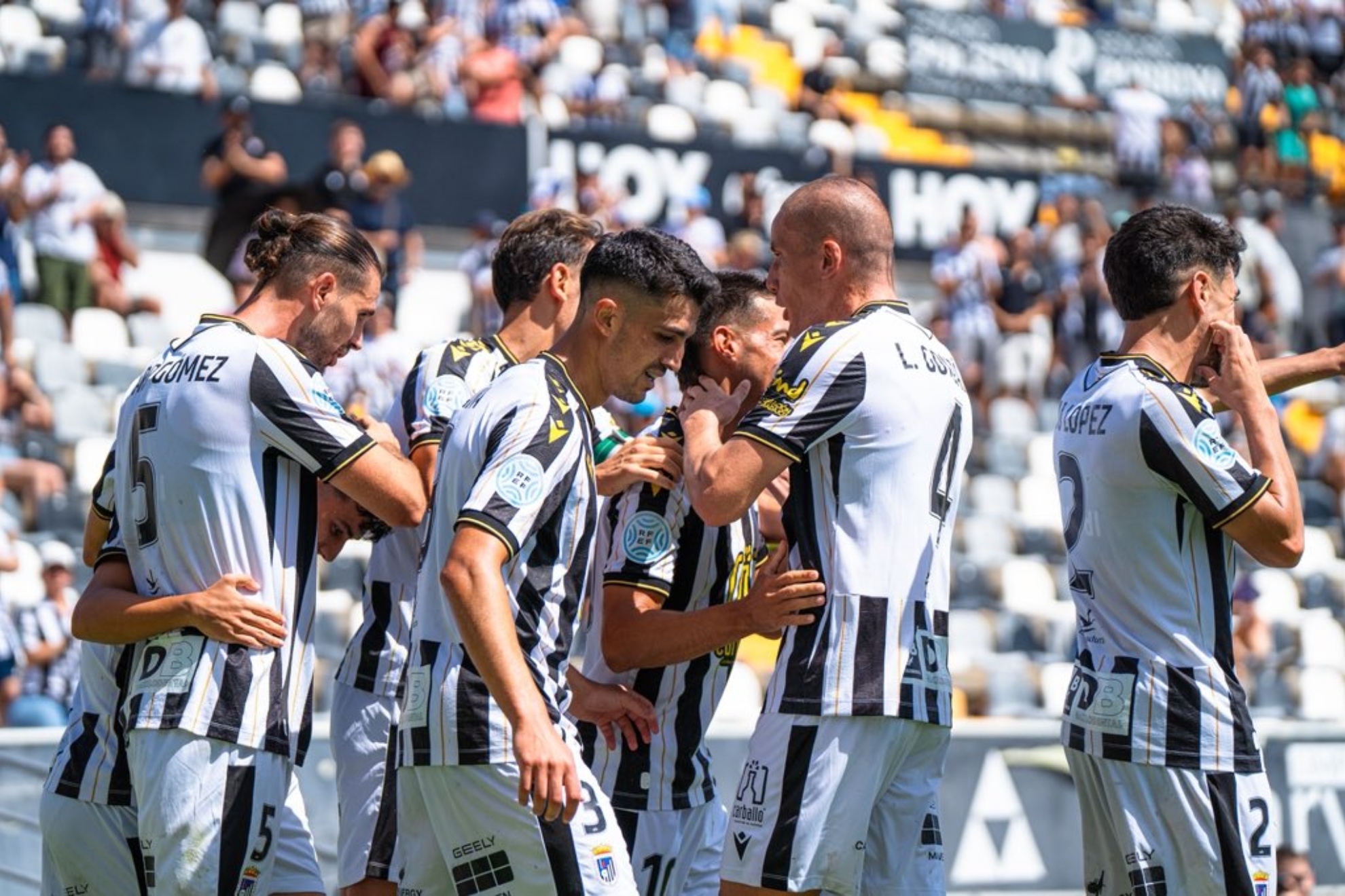 El Badajoz demanda a la FIFA por una suspensión que, según el club, le costó el ascenso directo