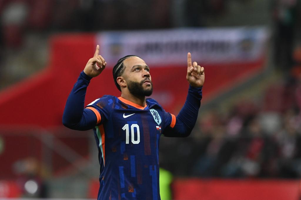 Memphis Depay celebrando un gol con su selección