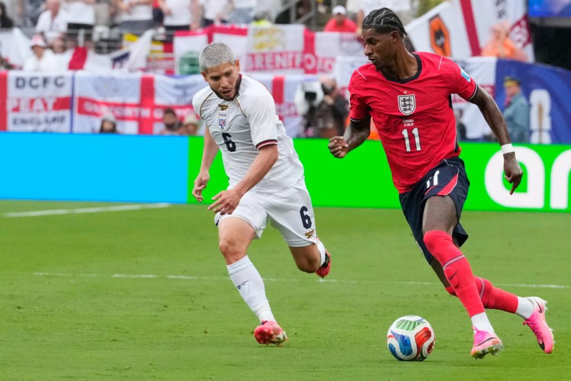 Marcus Rashford conduce el balón ante Panamá. LAPRESSE