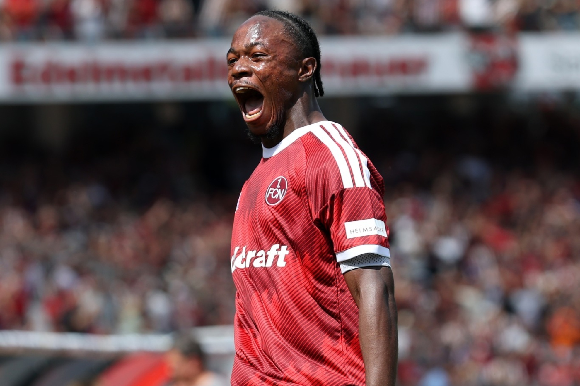 Mohamed Alì Zoma celebra un gol con el Núremberg. BUNDESLIGA.