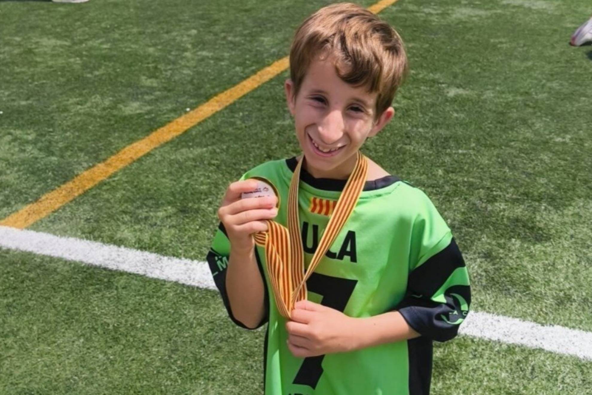 La FCF hace una excepción para que Luca, el niño de 10 años que pesa 10 kilos por una enfermedad ultrarrara, pueda jugar al fútbol con seguridad Change. org