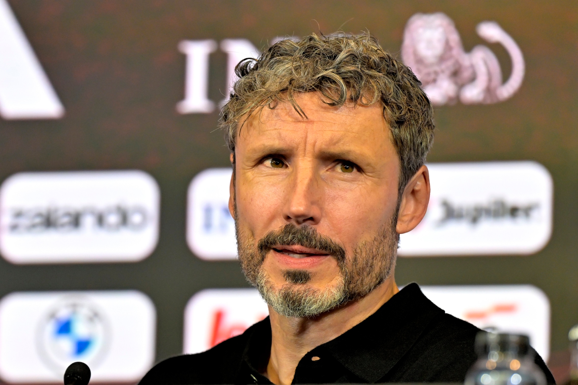 Van Bommel, en su presentación.