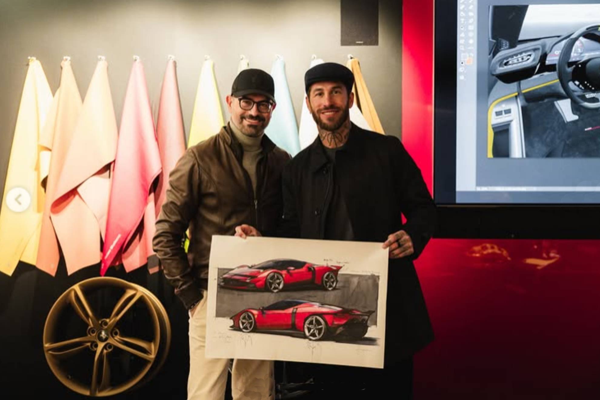 Ramos, junto a Manzoni y un dibujo regalado por el diseñador.