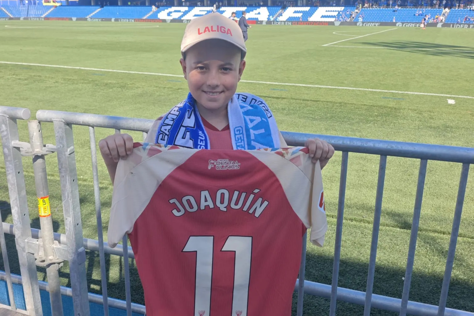 Marcelo, jugador del CD Tiro Pichón, con la camiseta de Joaquín Muñoz