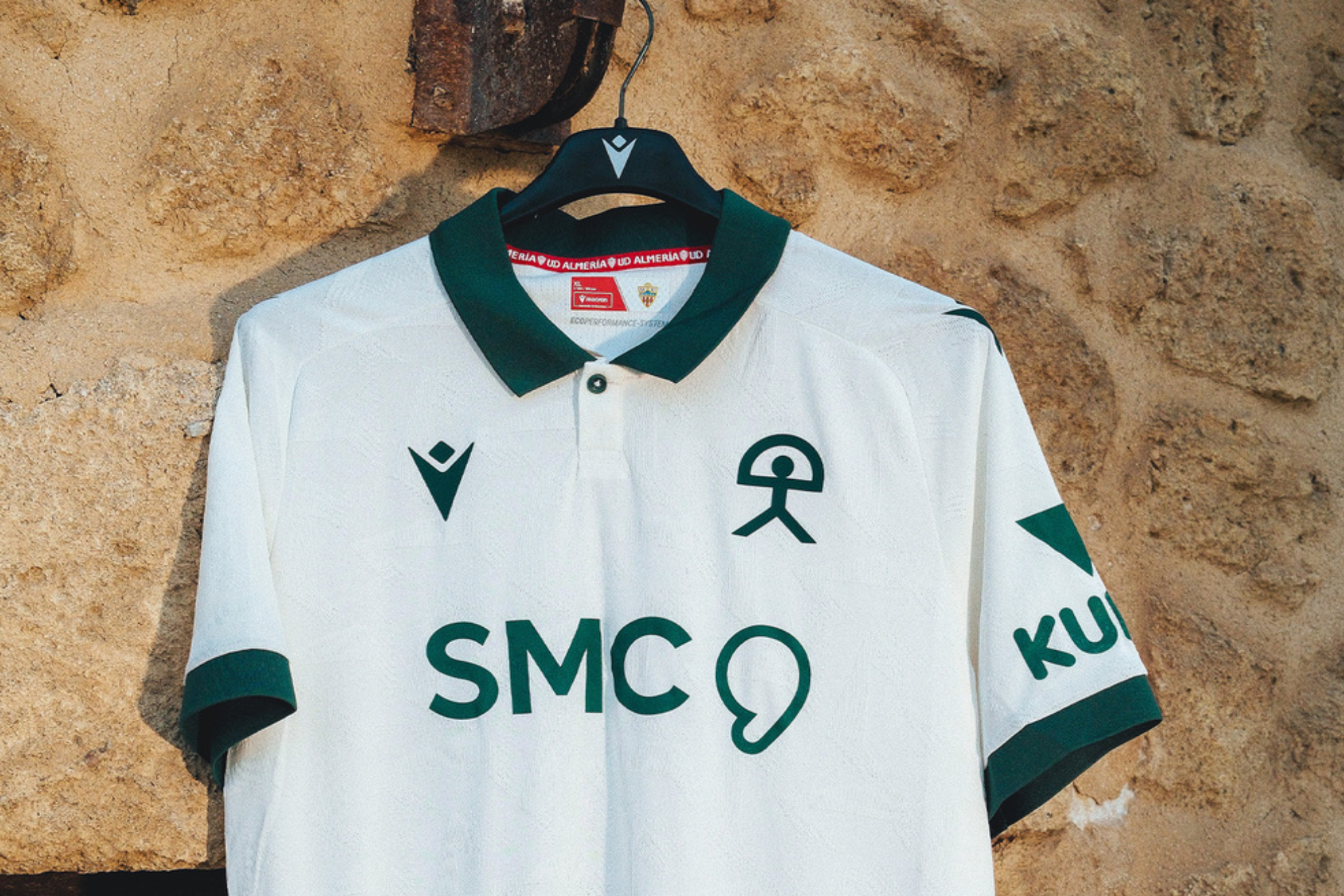 Así es la camiseta del Indalo, la segunda equipación del Almería.