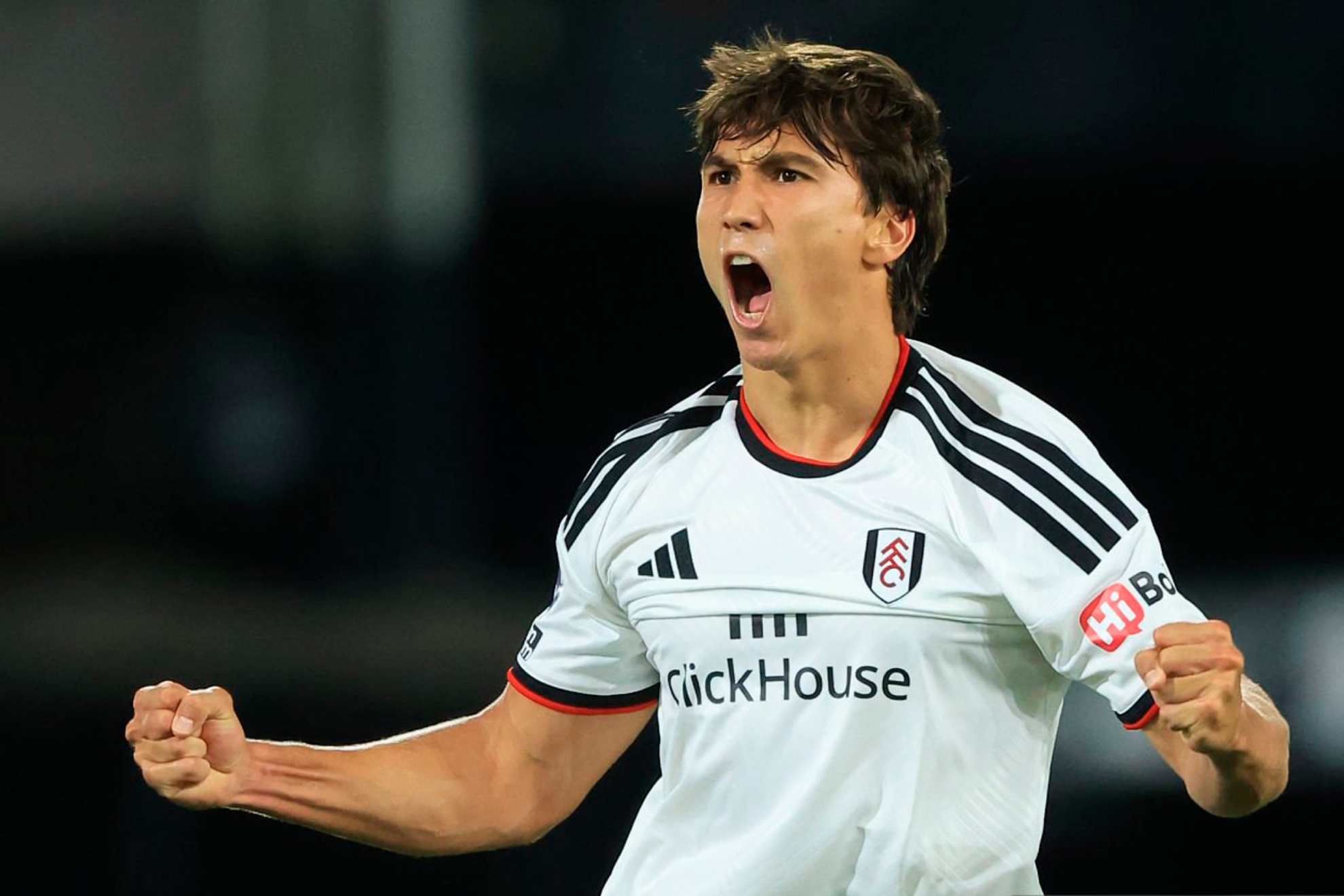 Gonzalo García celebrando un gol con el Fulham.
