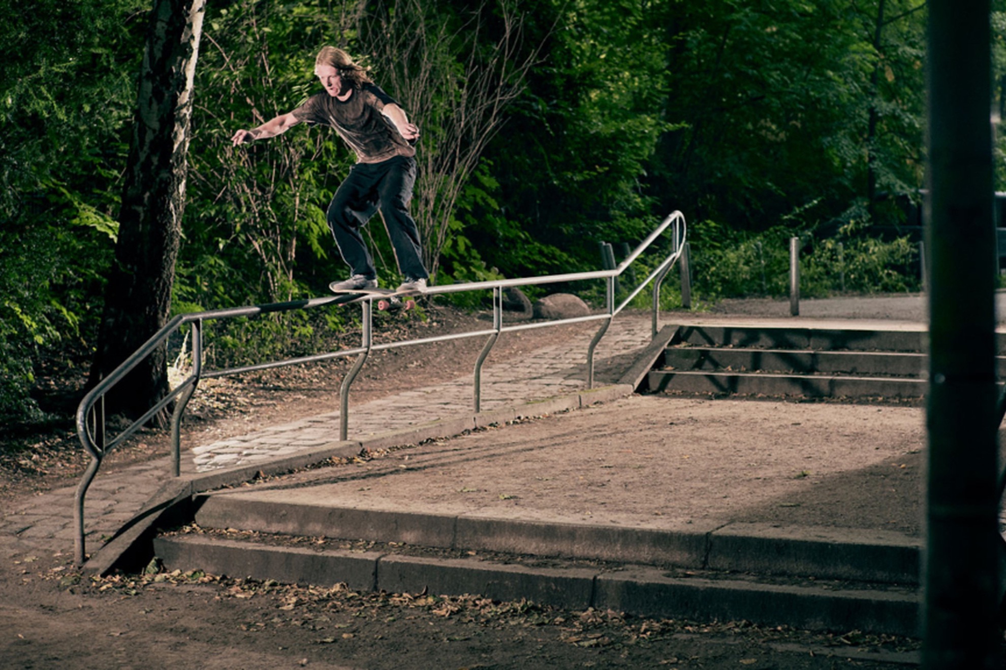 HCM lleva el skate de Willow Voges Fernandes y compañía a las calles de Hamburgo. Felix Adler
