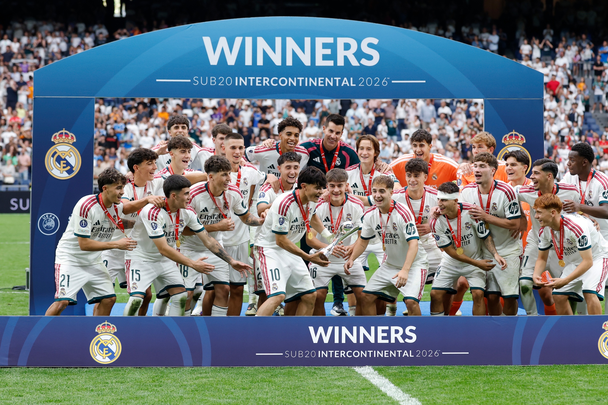 Los jugadores del Madrid celebran la Intercontinental conquistada el pasado sábado. CHEMA REY