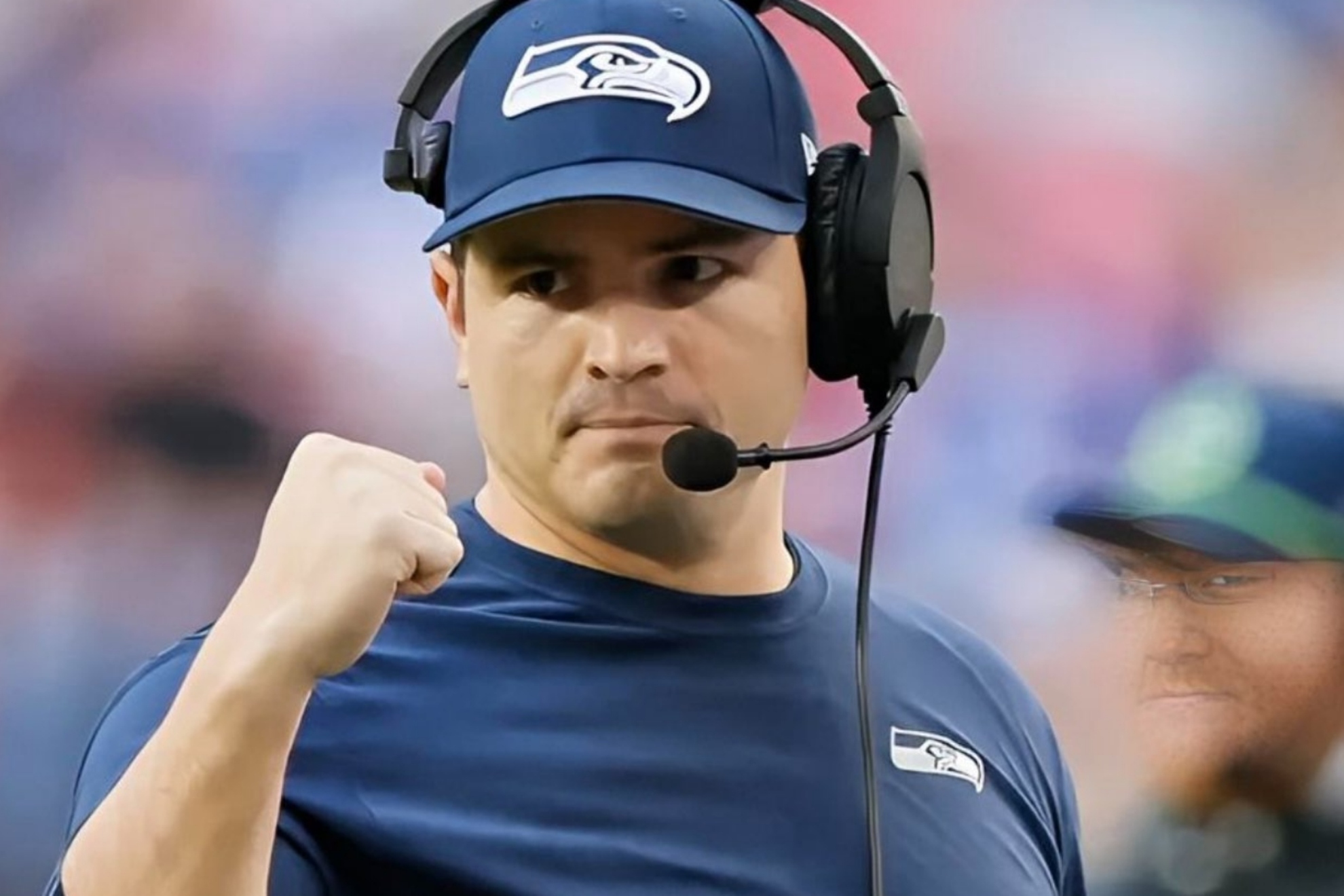 Macdonald celebra en la banda. SEATTLE SEAHAWKS
