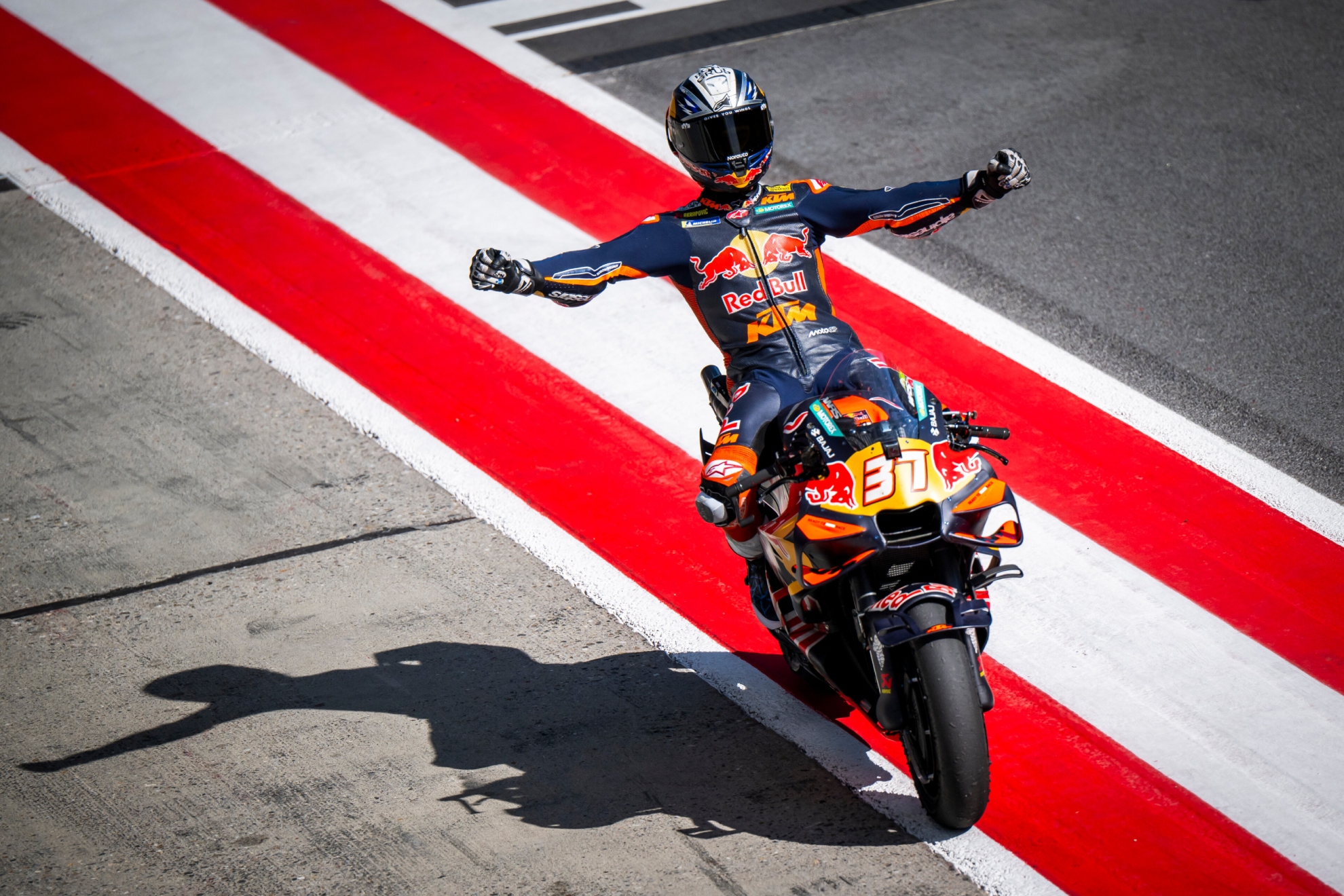 Acosta, tras ganar en Austria.