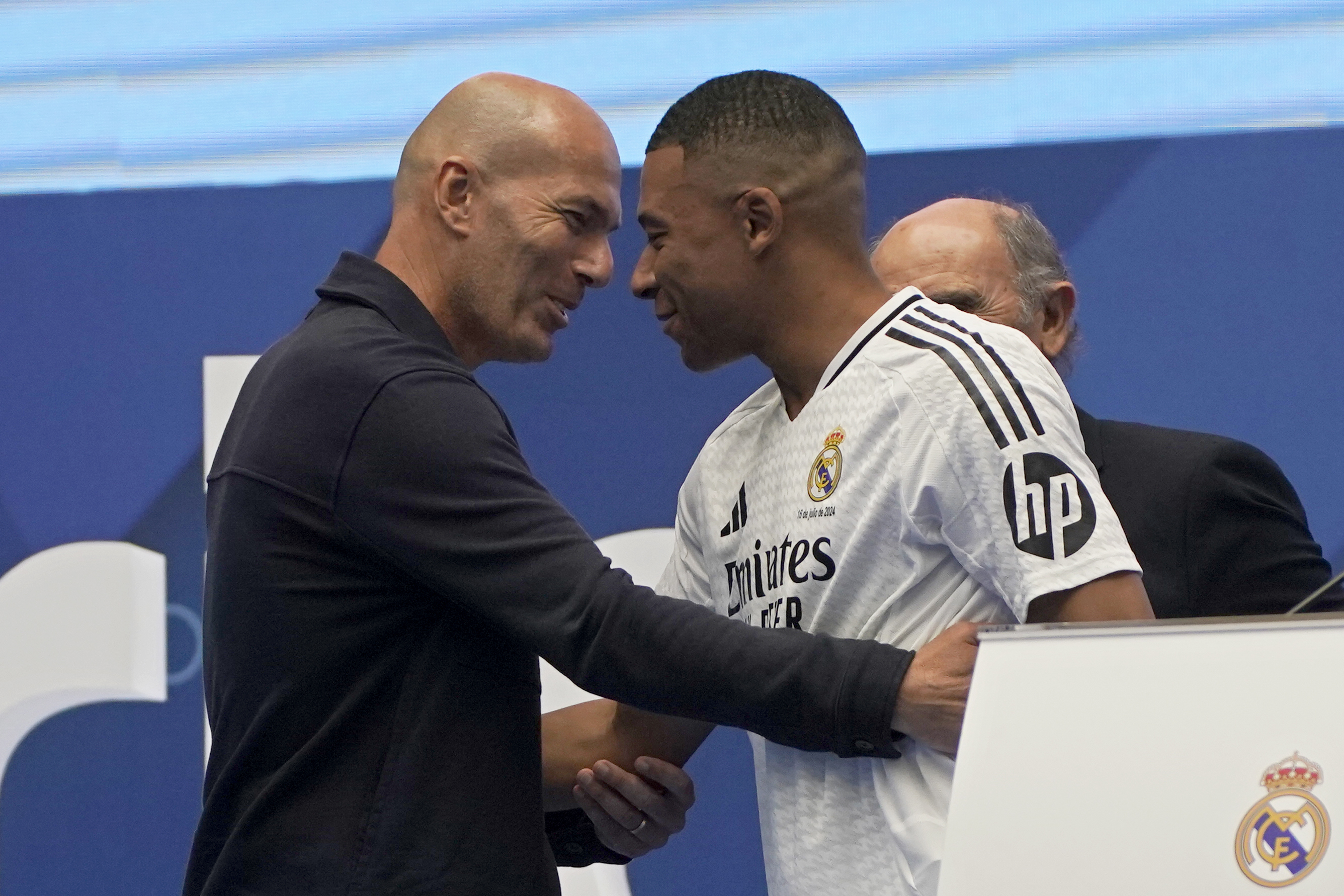 Zidane, junto a Mbappé en su presentación