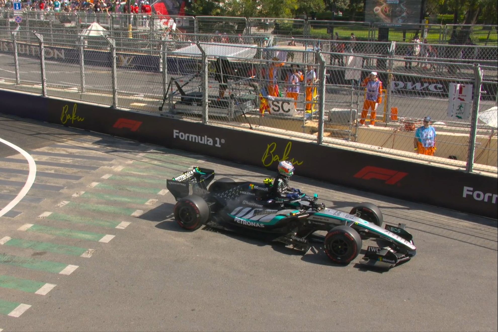 Antonelli se baja del coche. F1TV CAPTURA