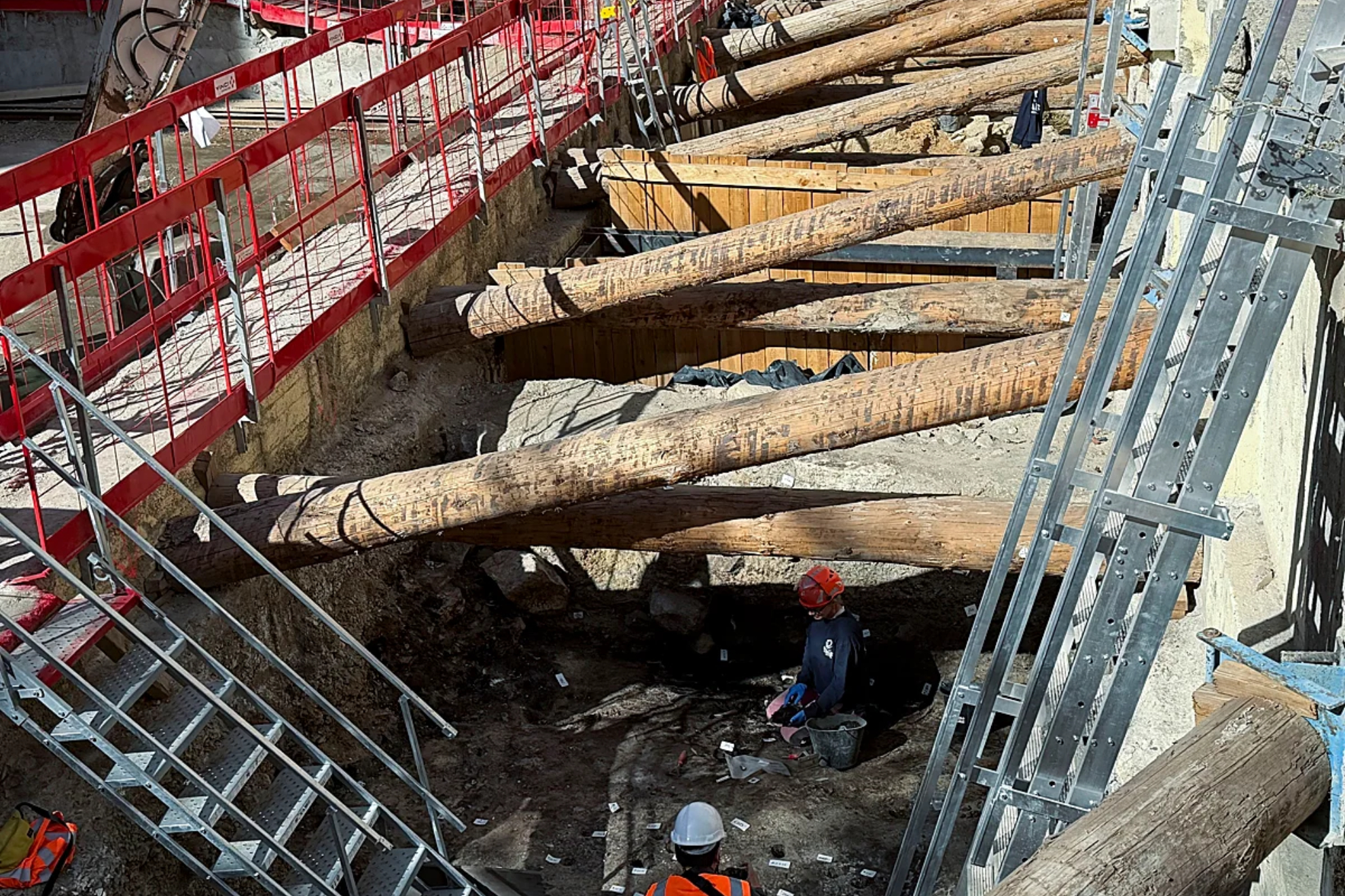 Restos del muro que podría formar parte de las fortificaciones de la antigua Lutecia EFE