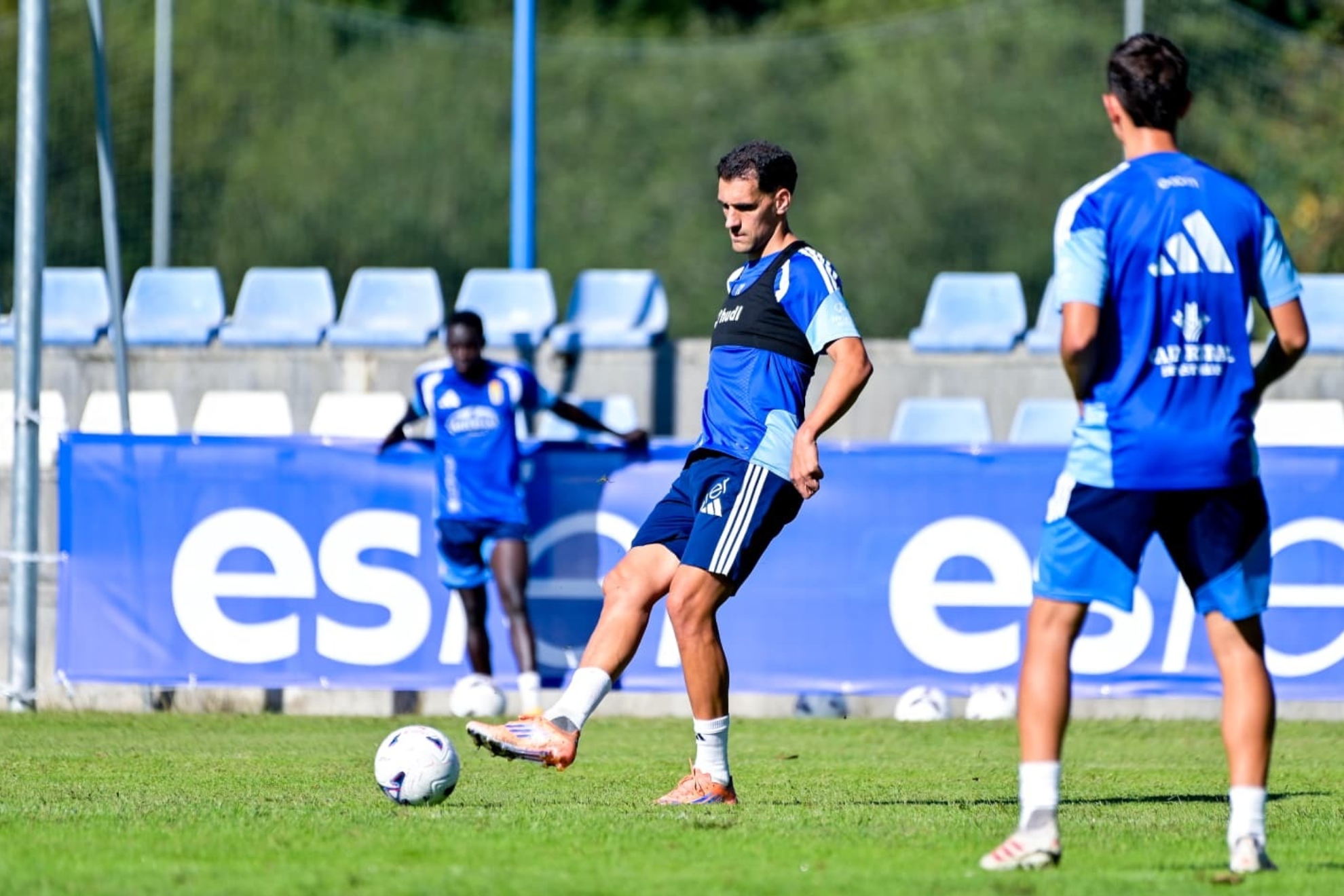 Dani Calvo, en un entrenamiento con el Oviedo. www.realoviedo.es