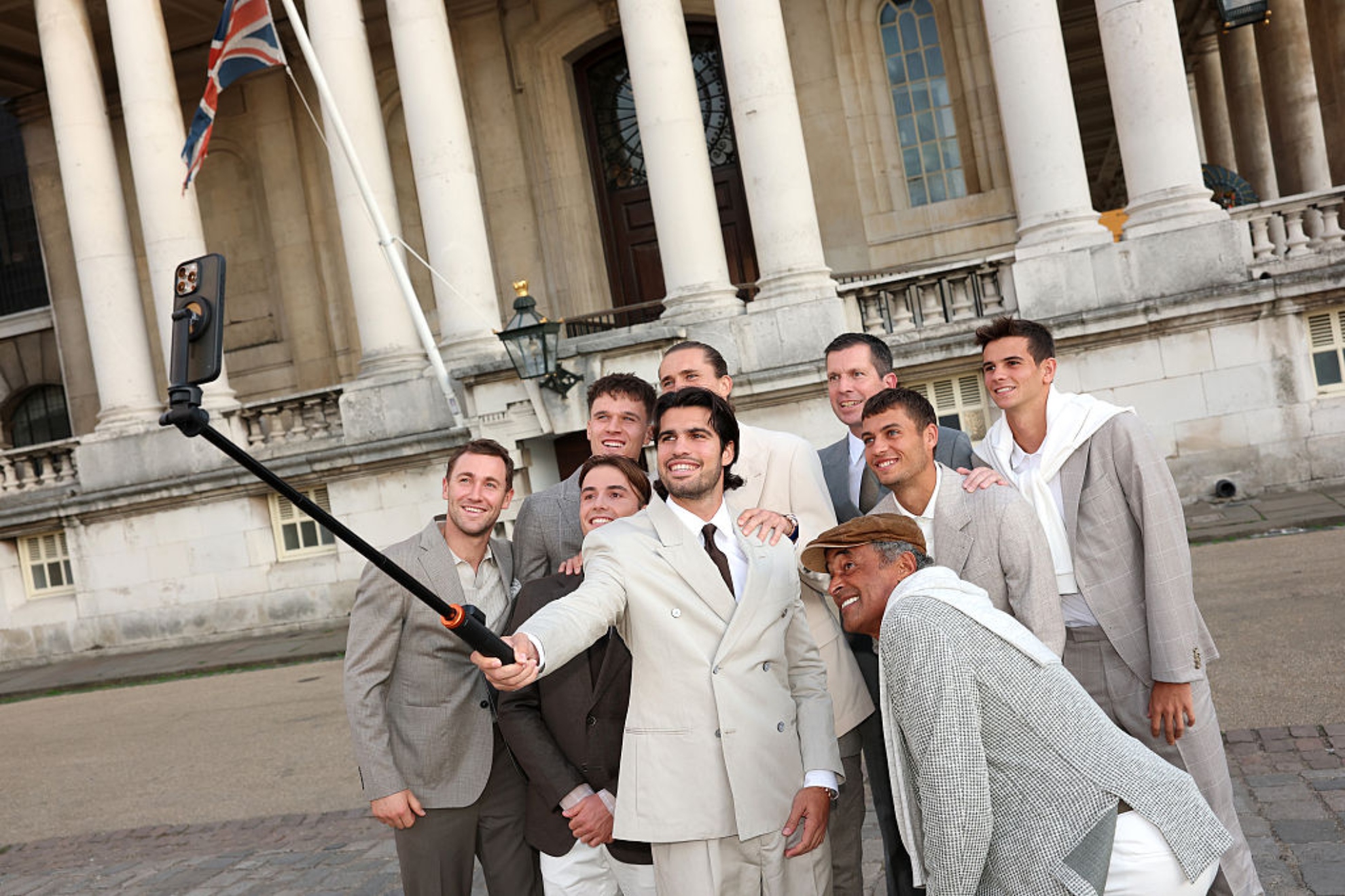 Alcaraz se hace un selfie con sus compañeros. Getty Images