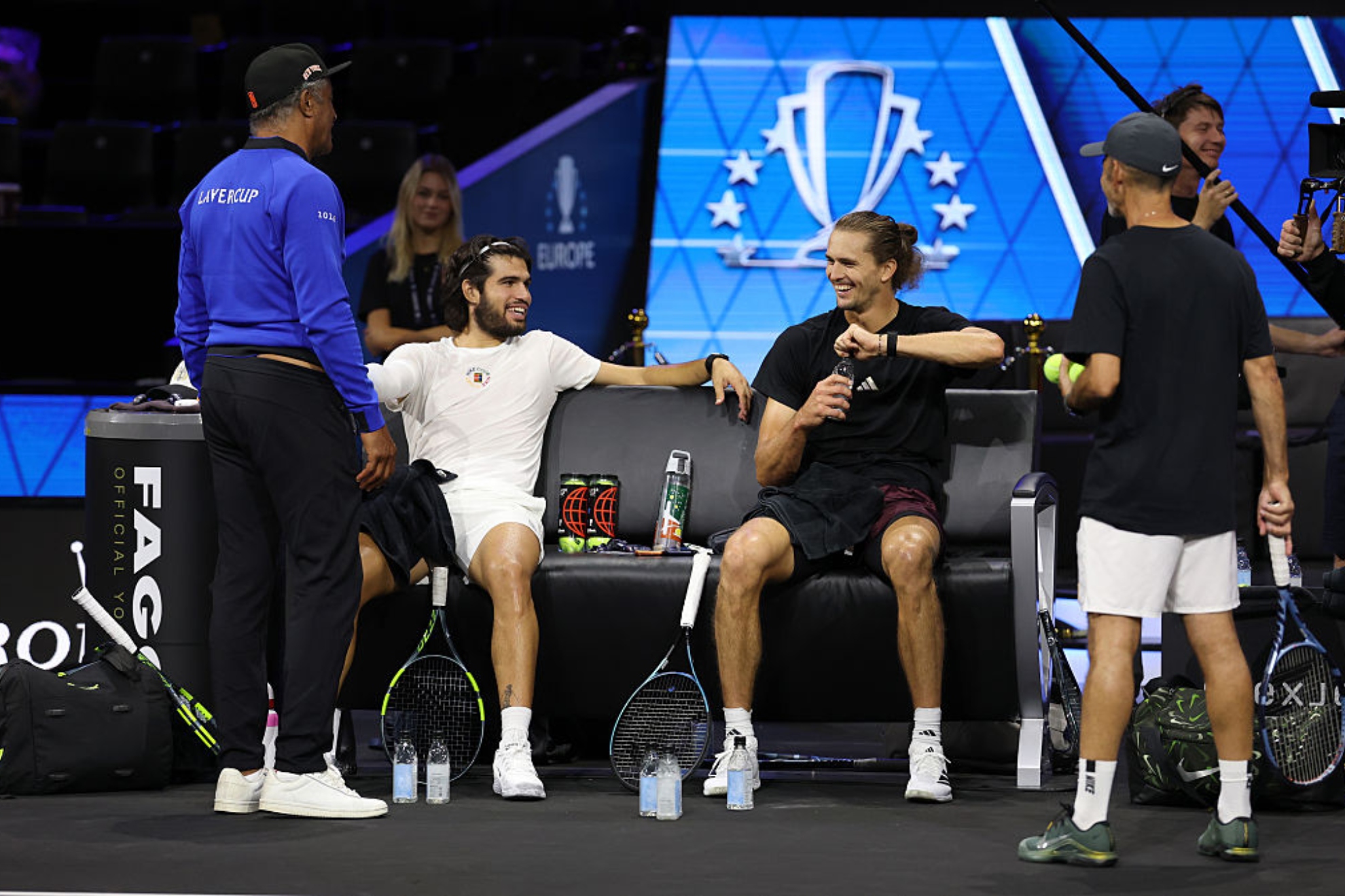 Alcaraz y Zverev, en la silla. Getty Images
