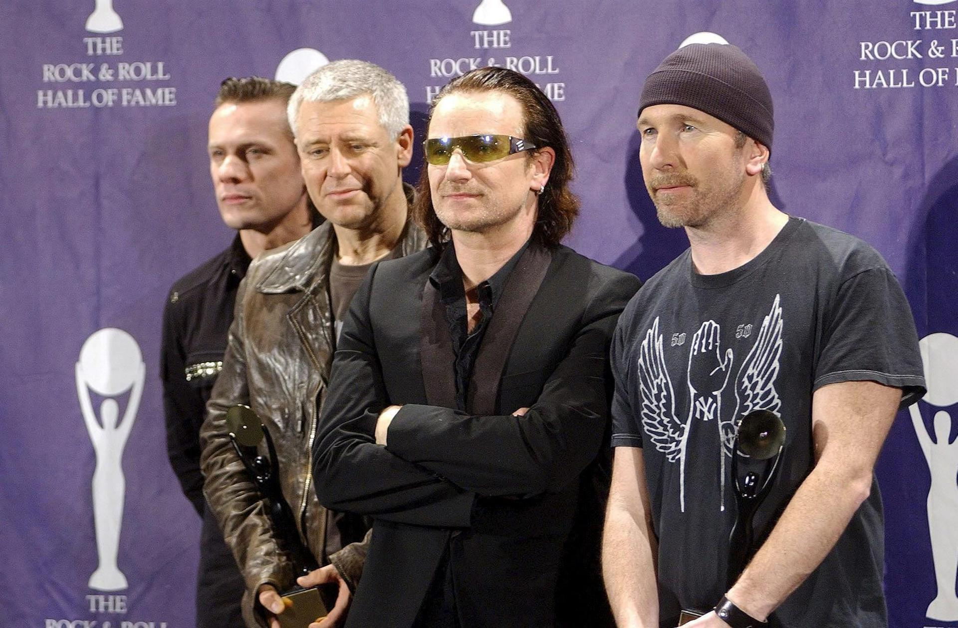 U2 en una foto de archivo del 14 de marzo de 2005 en el Salón de la Fama del Rock and Roll, en Cleveland (Ohio, Estados Unidos). EFE/Rich Lee Rich Lee/PA
